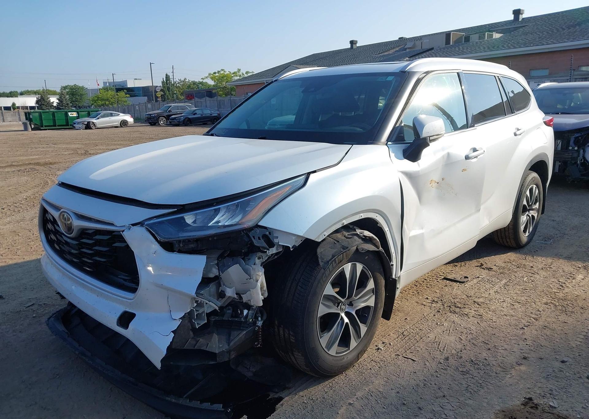 2022 TOYOTA highlander xle