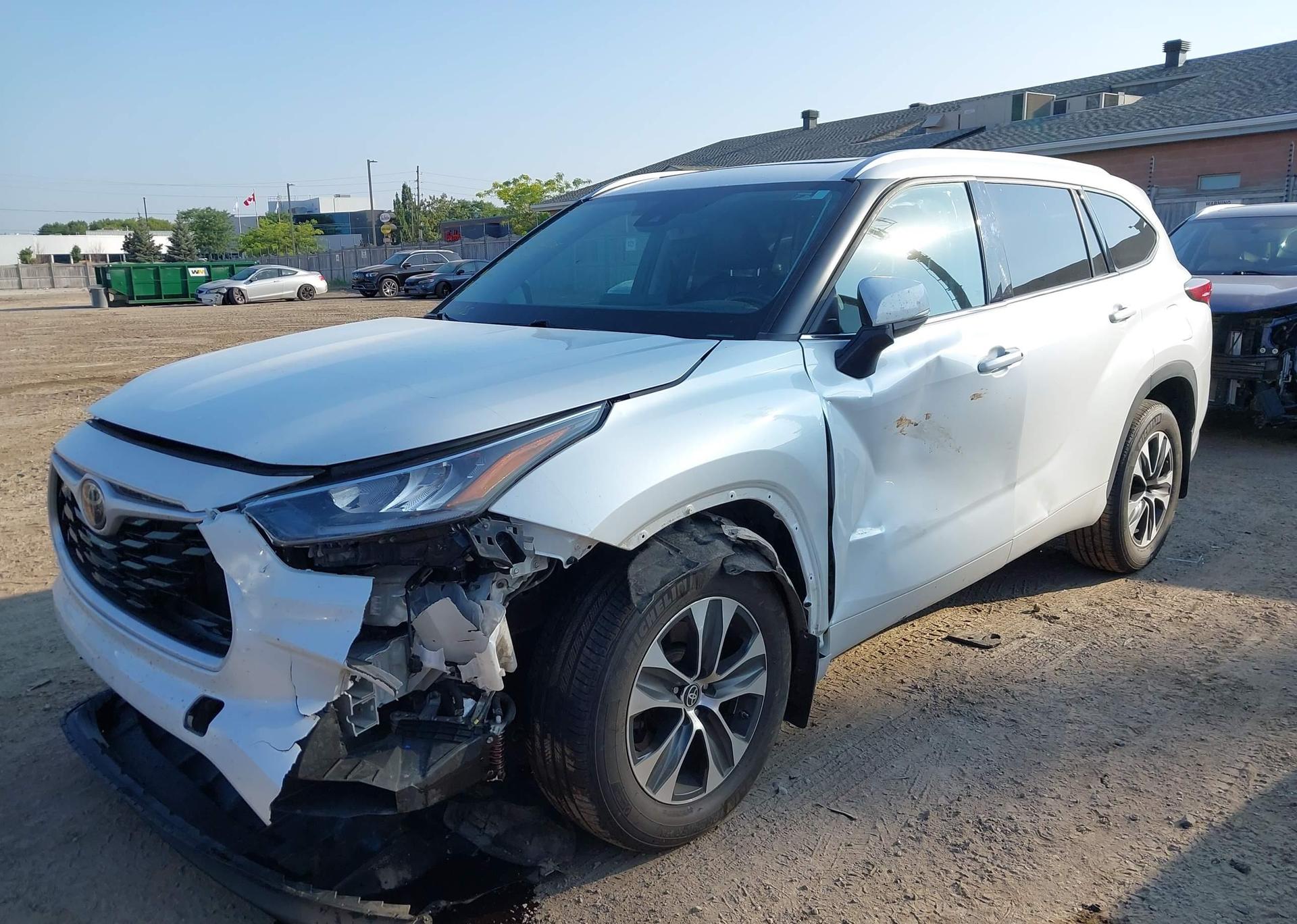 2022 TOYOTA highlander xle