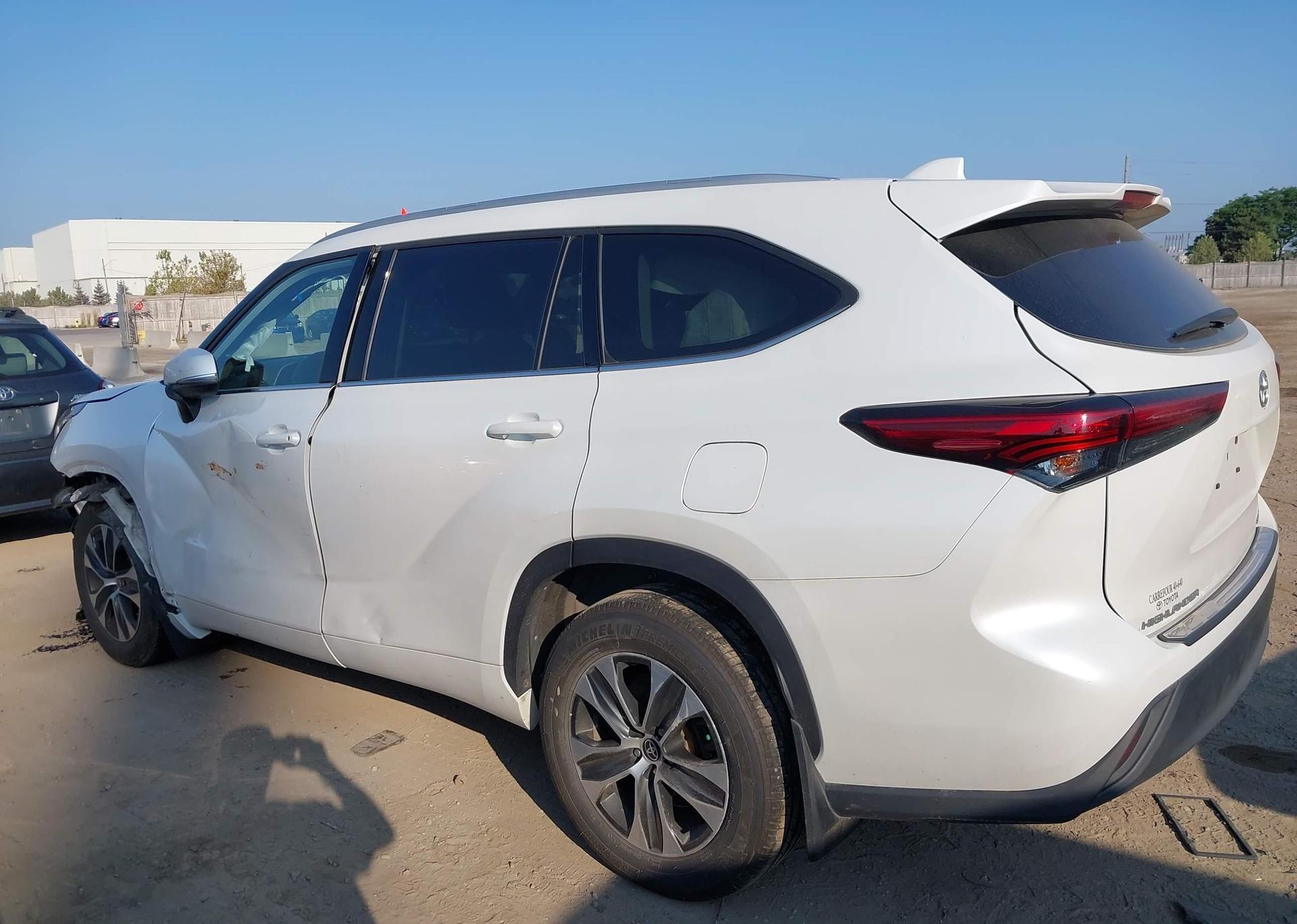 2022 TOYOTA highlander xle