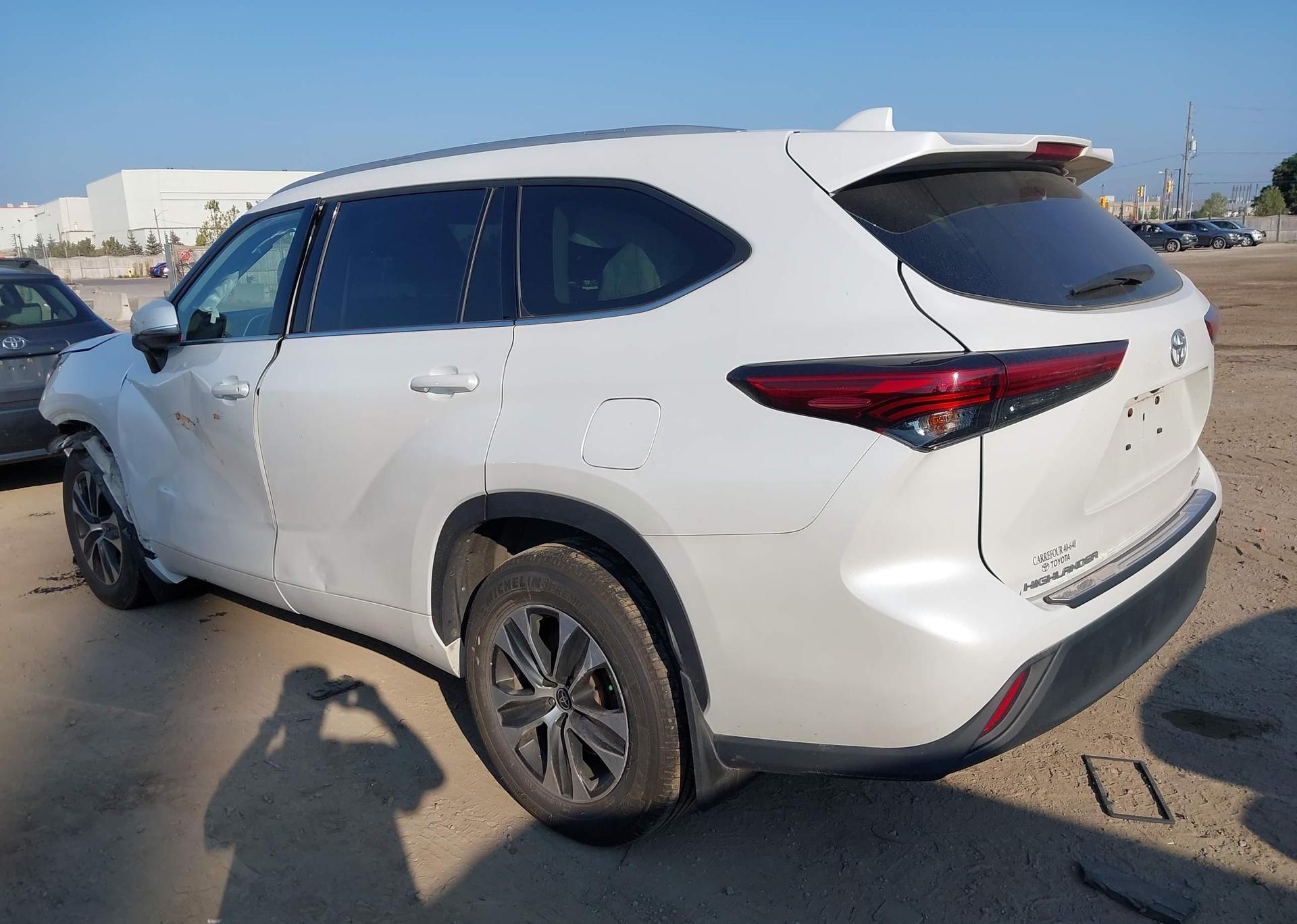 2022 TOYOTA highlander xle