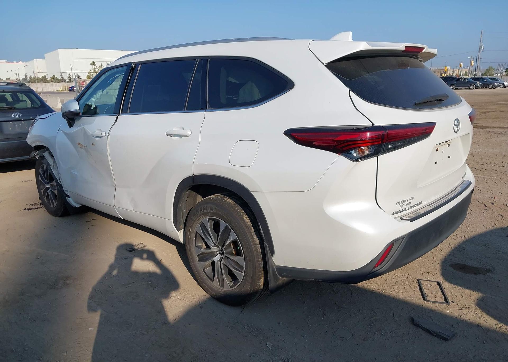 2022 TOYOTA highlander xle
