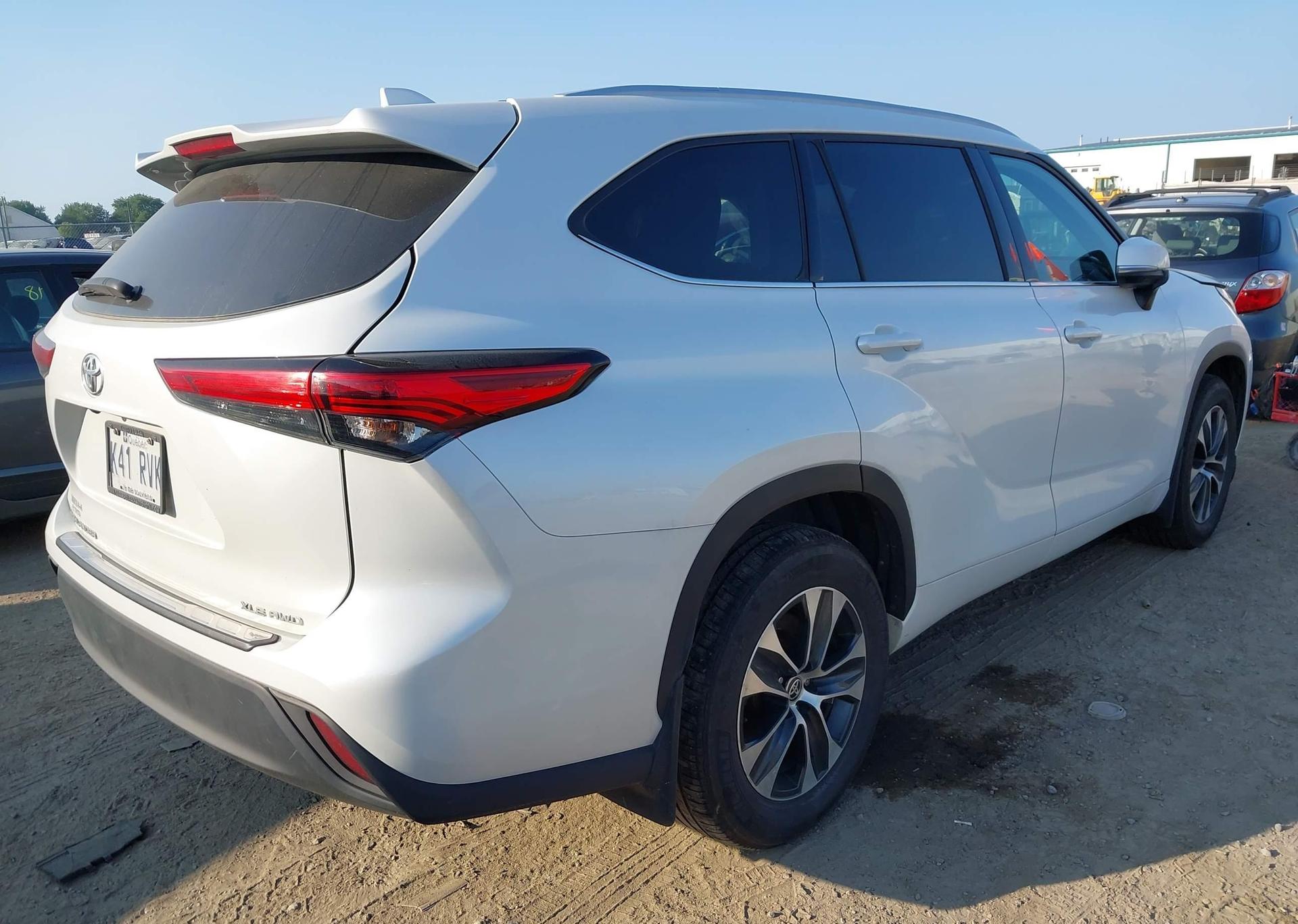 2022 TOYOTA highlander xle
