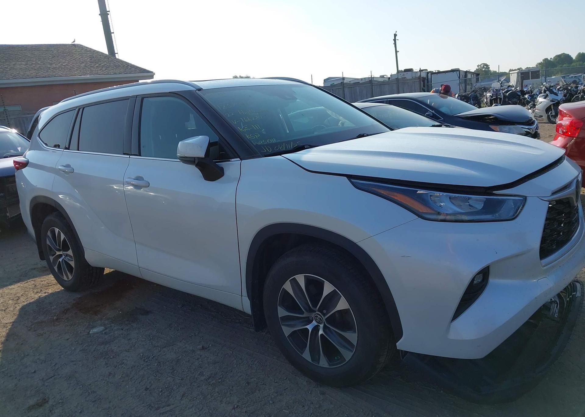 2022 TOYOTA highlander xle