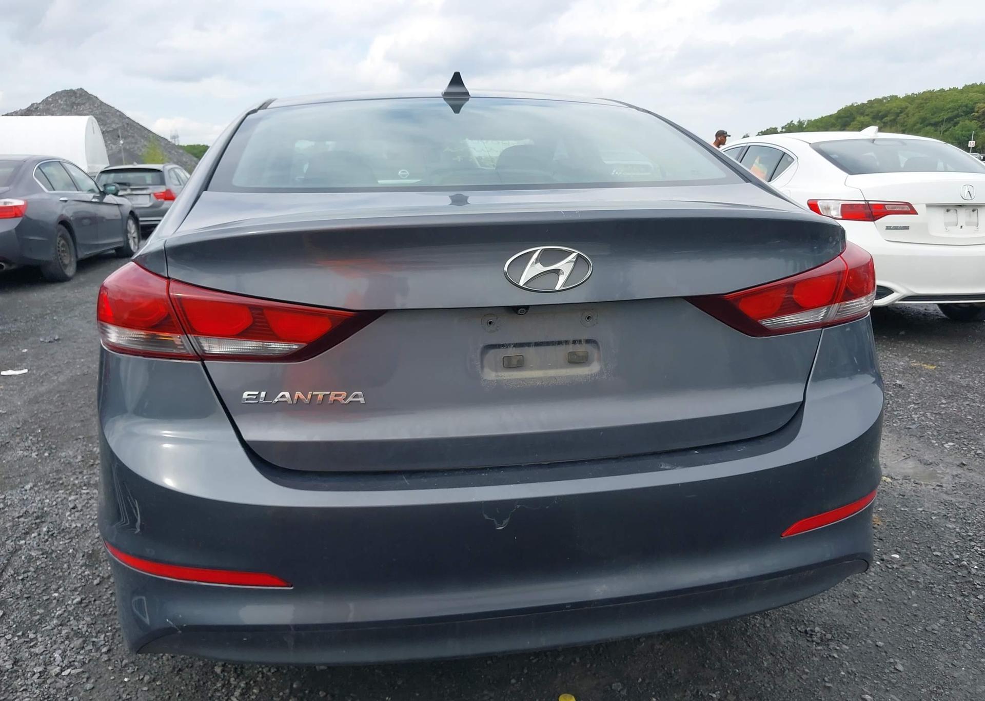 2017 HYUNDAI ELANTRA SE
