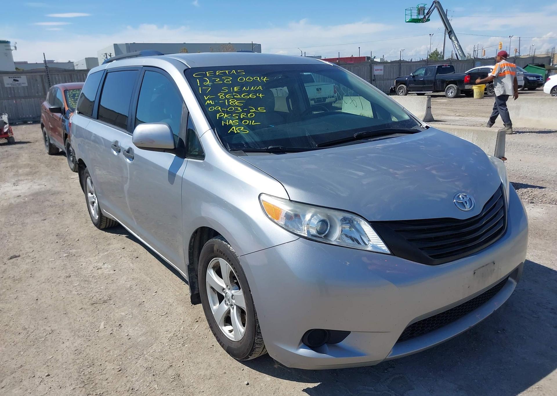 2017 TOYOTA SIENNA