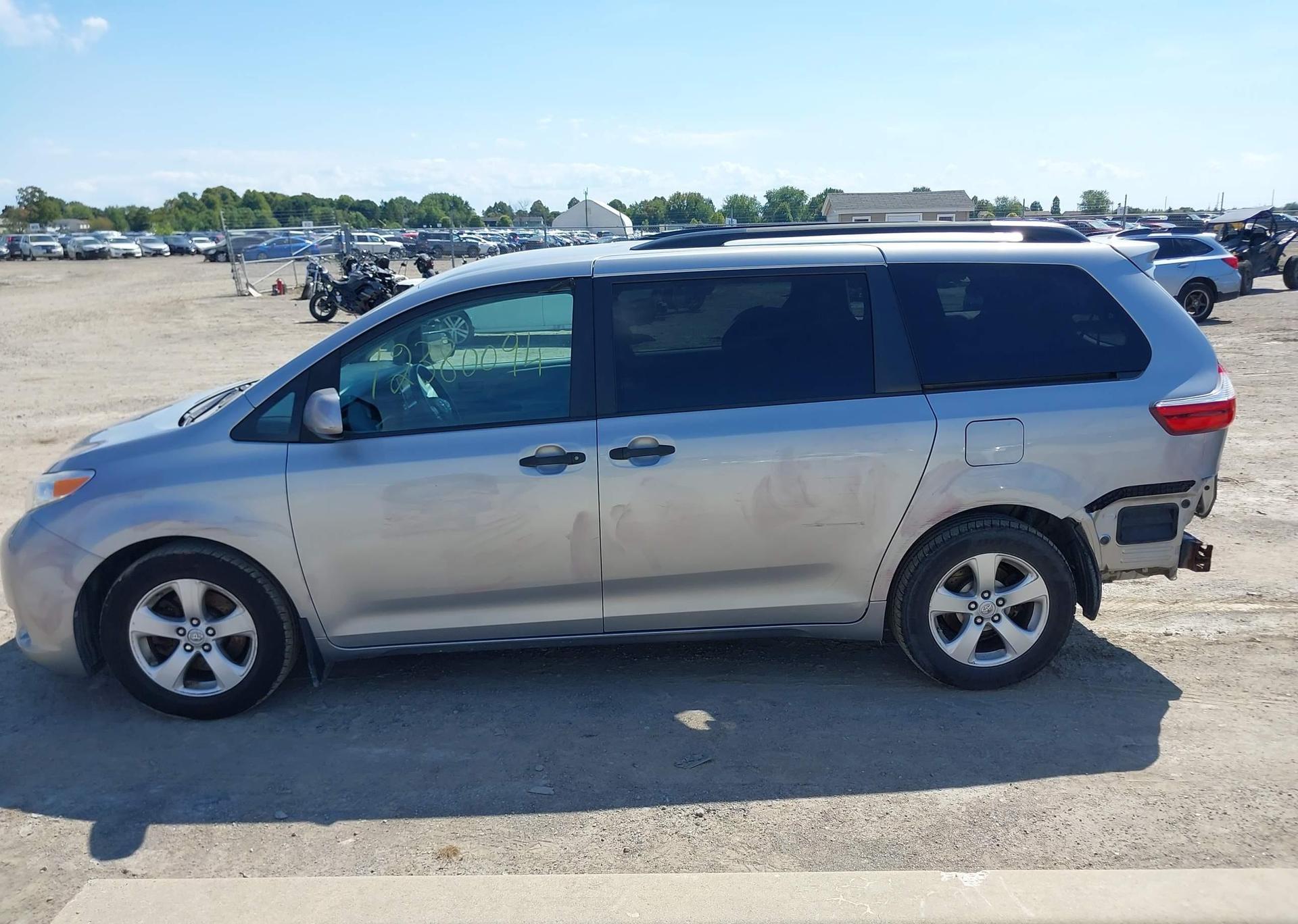2017 TOYOTA SIENNA