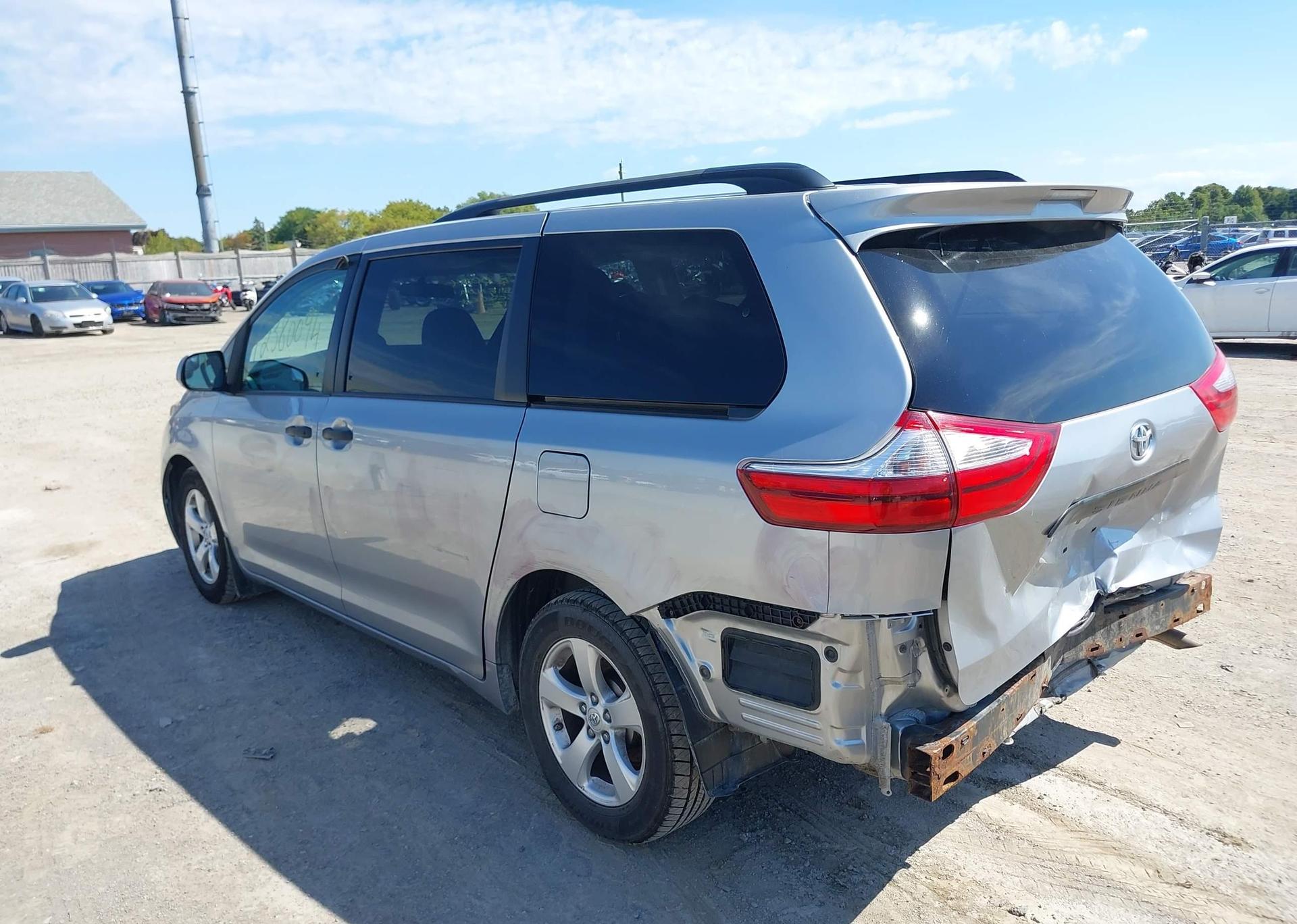 2017 TOYOTA SIENNA