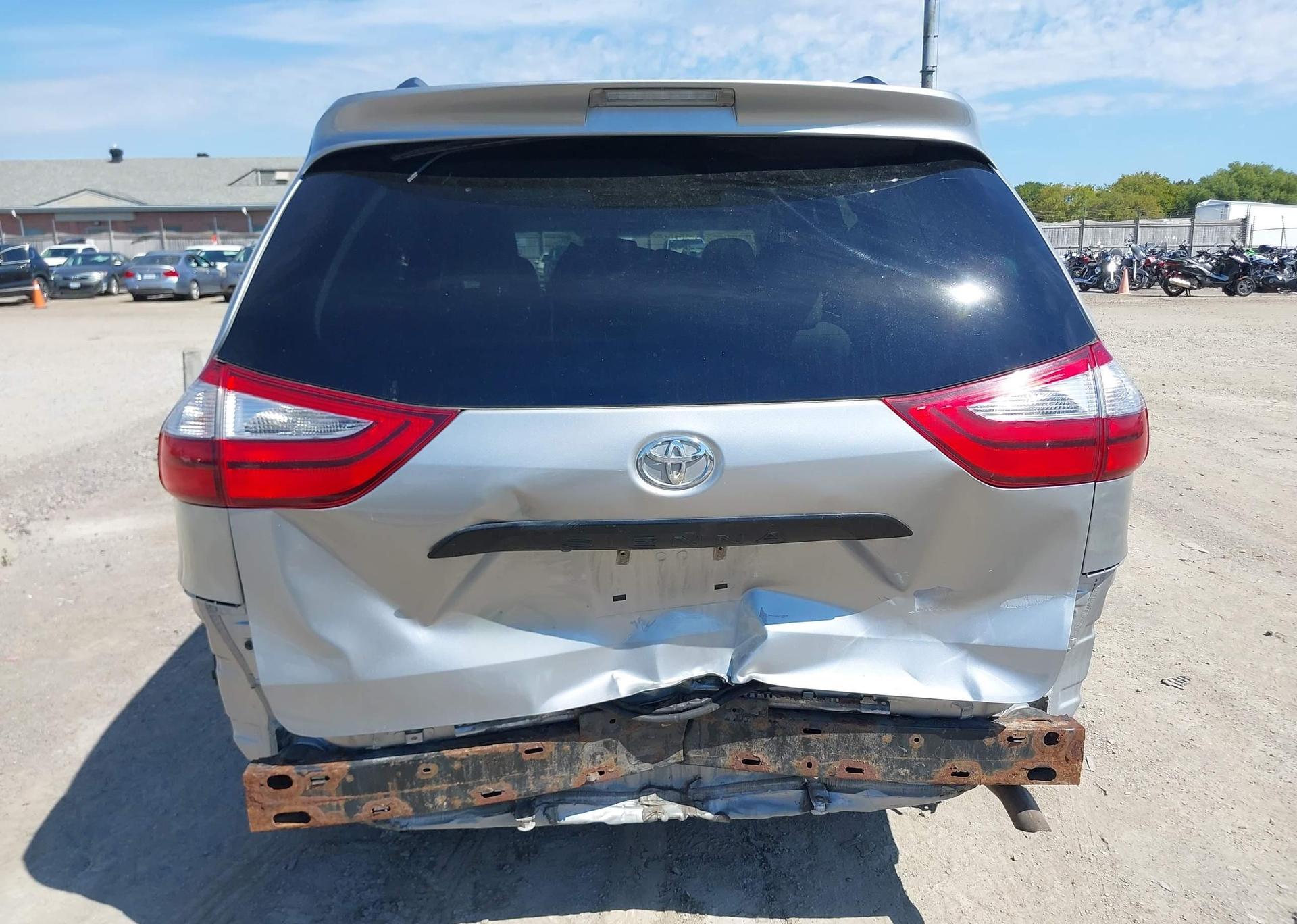 2017 TOYOTA SIENNA