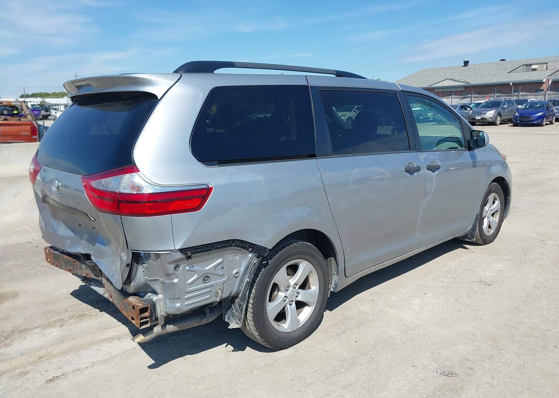 2017 TOYOTA SIENNA