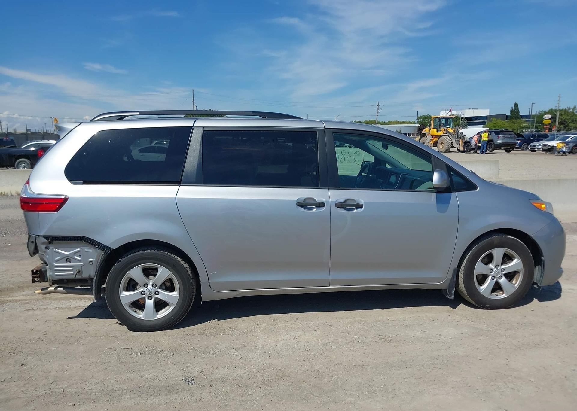2017 TOYOTA SIENNA