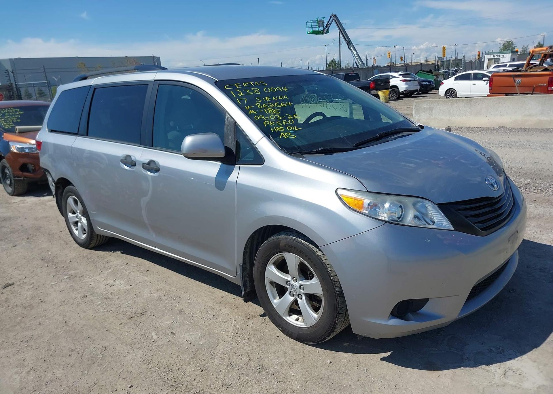 2017 TOYOTA SIENNA