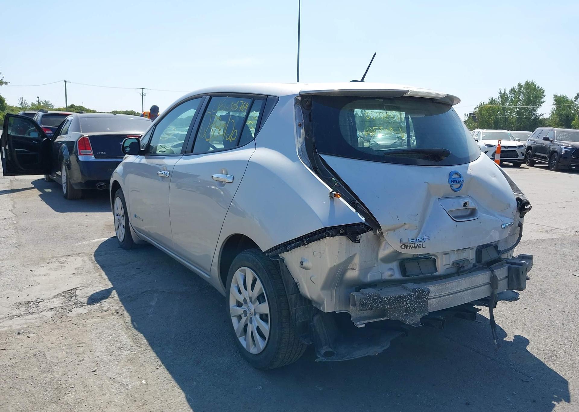 2016 NISSAN LEAF S