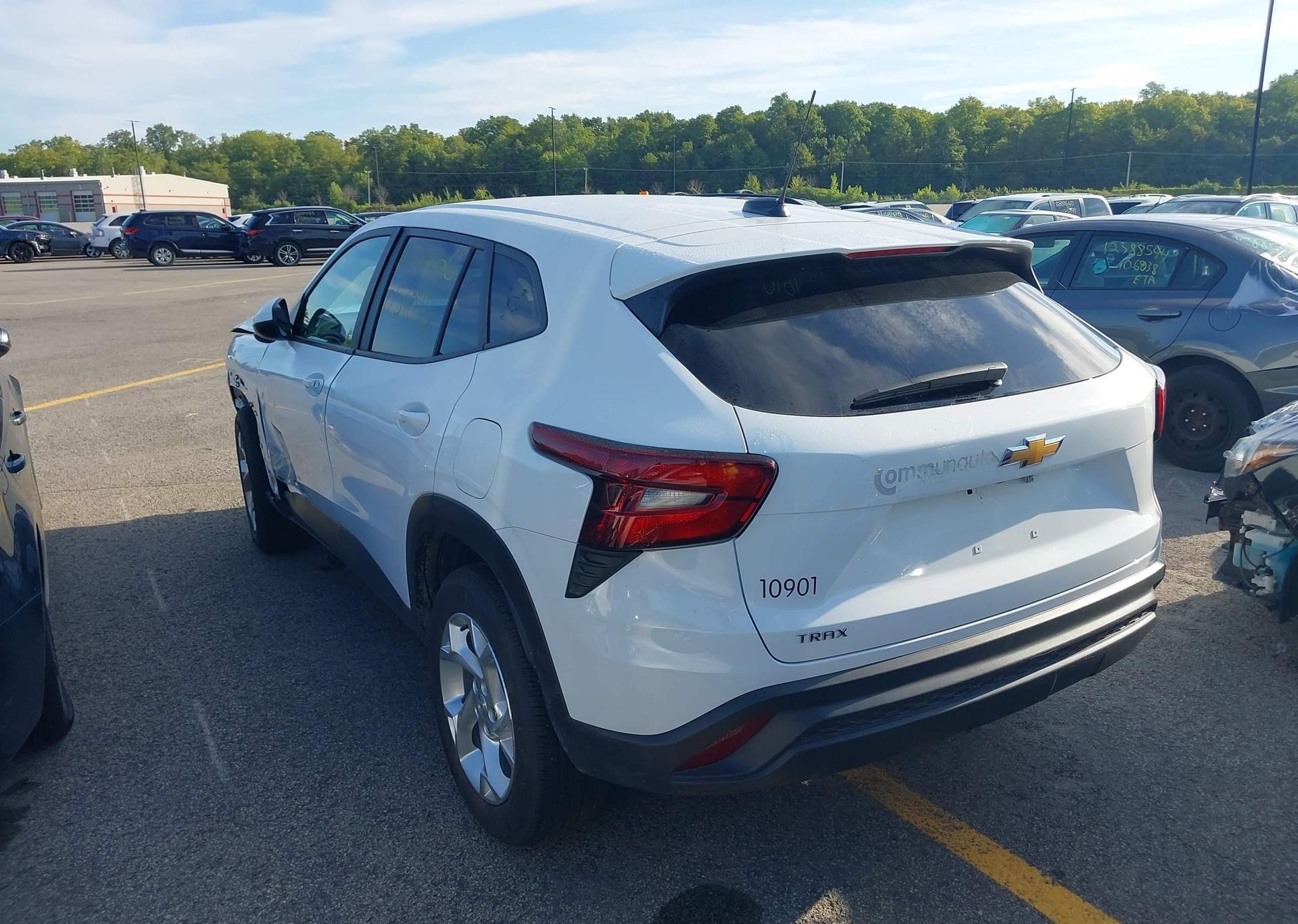 2025 CHEVROLET TRAX LS FWD