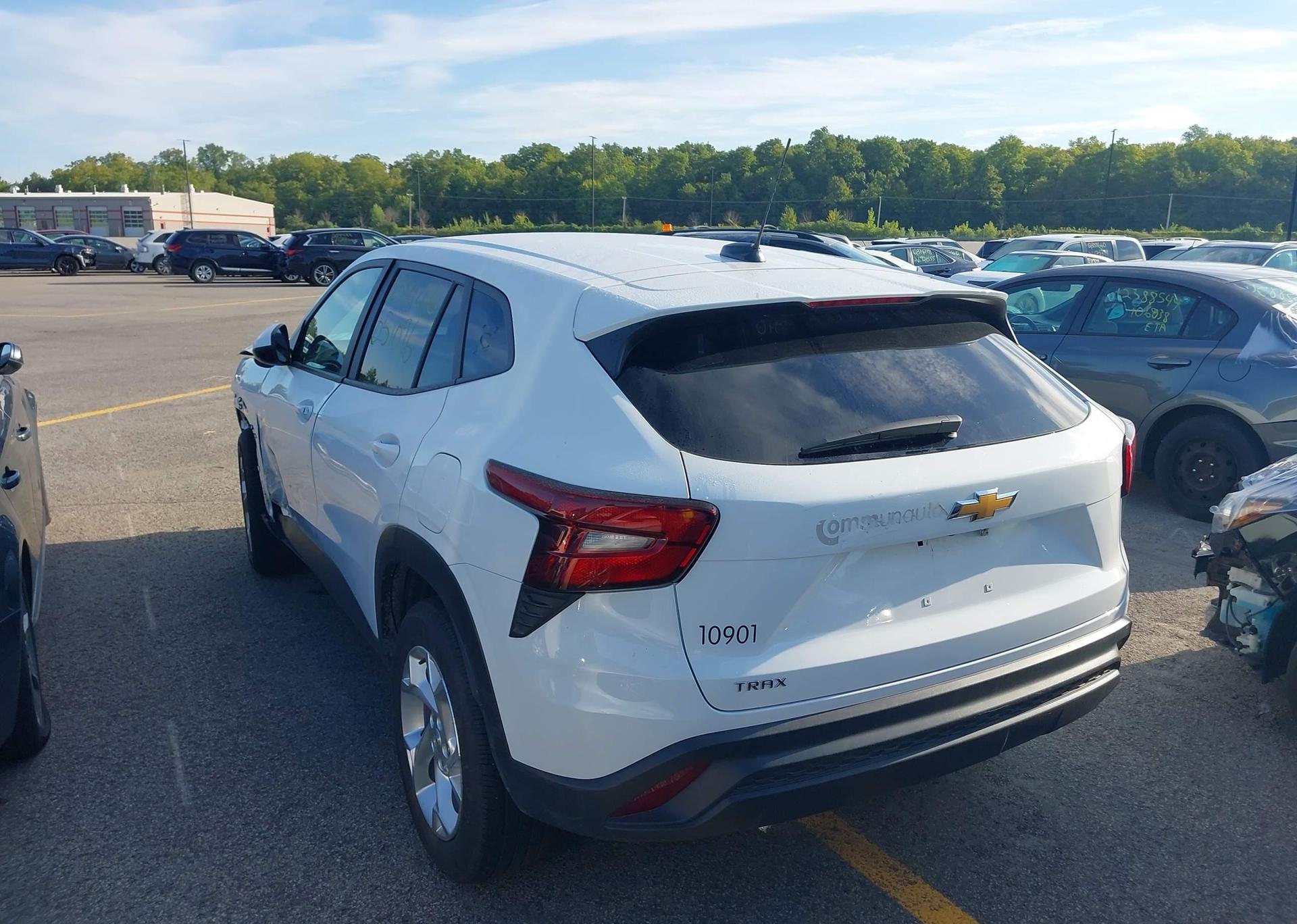 2025 CHEVROLET TRAX LS FWD