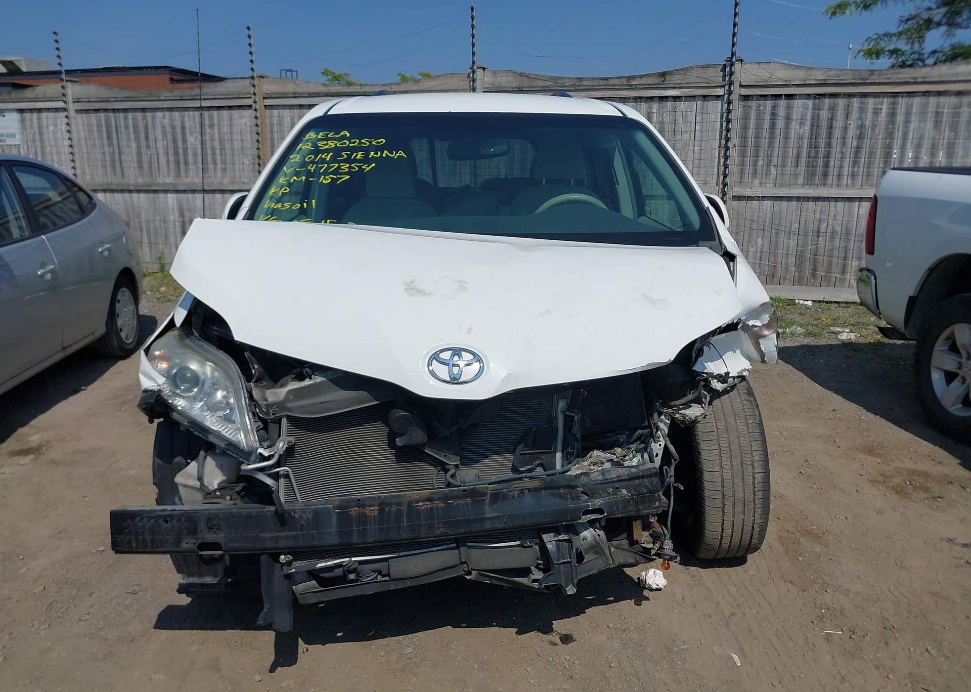 2014 TOYOTA SIENNA LE