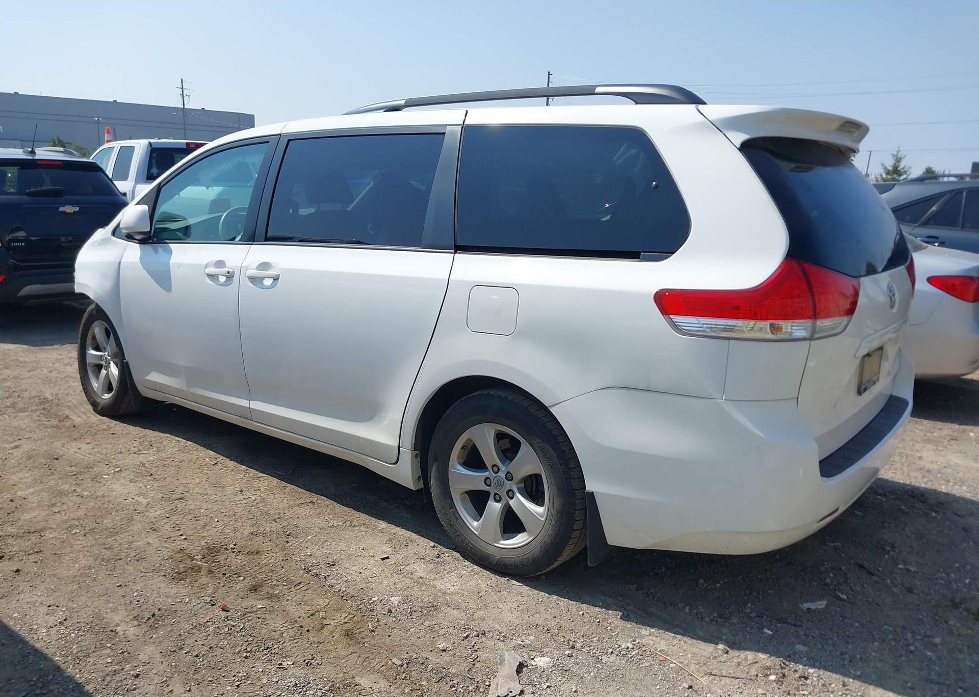 2014 TOYOTA SIENNA LE