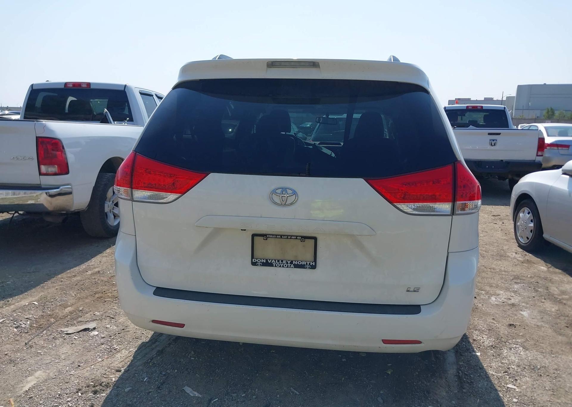2014 TOYOTA SIENNA LE