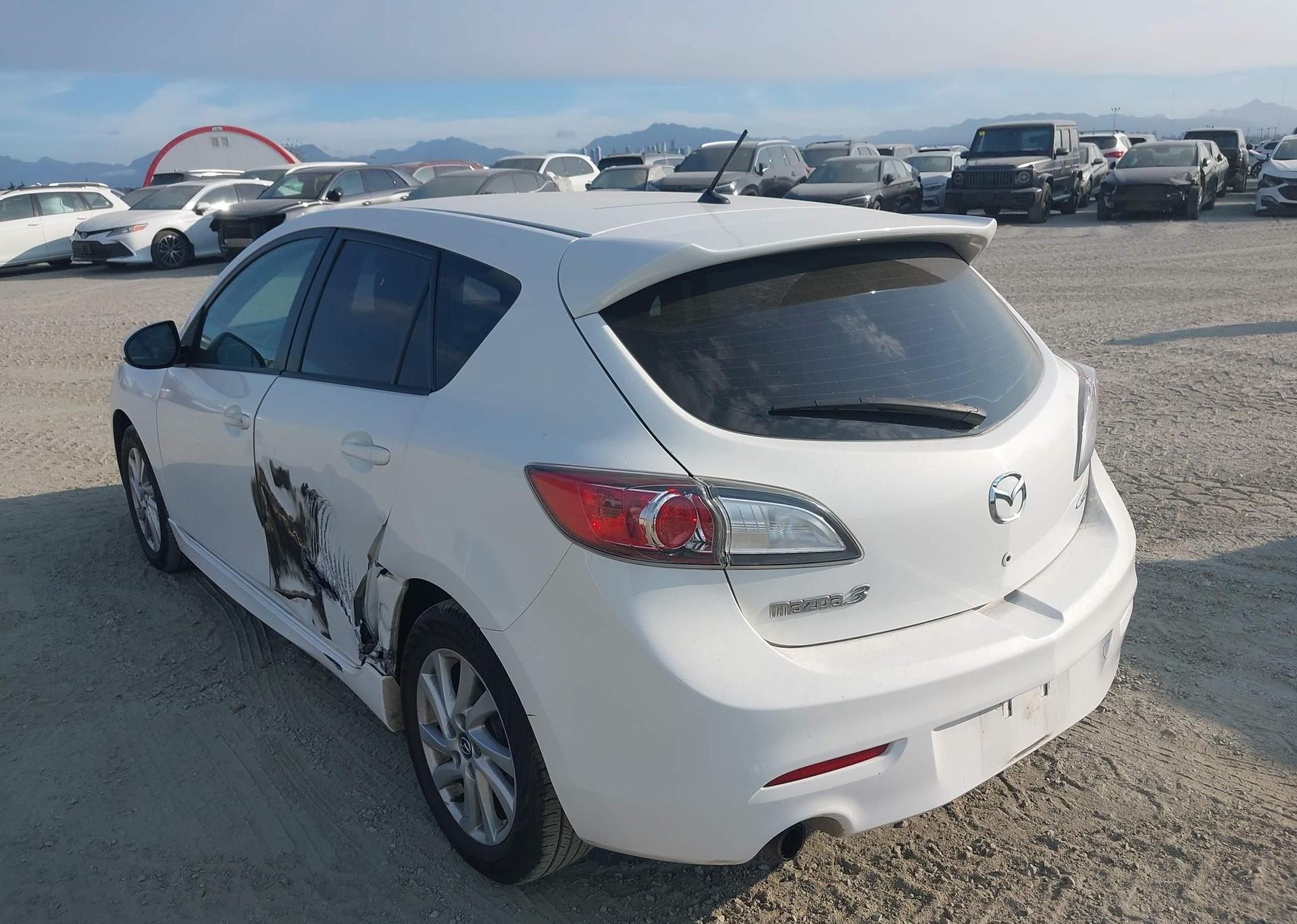 2013 MAZDA 3 I
