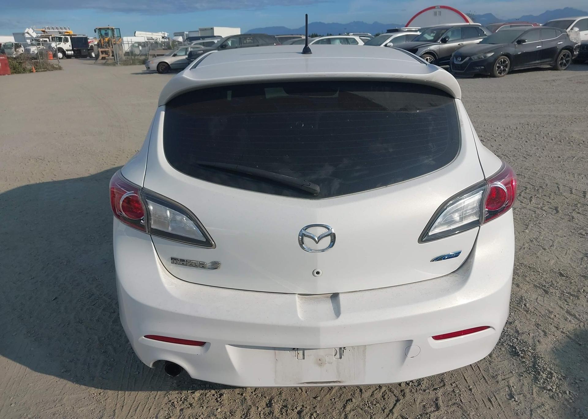 2013 MAZDA 3 I