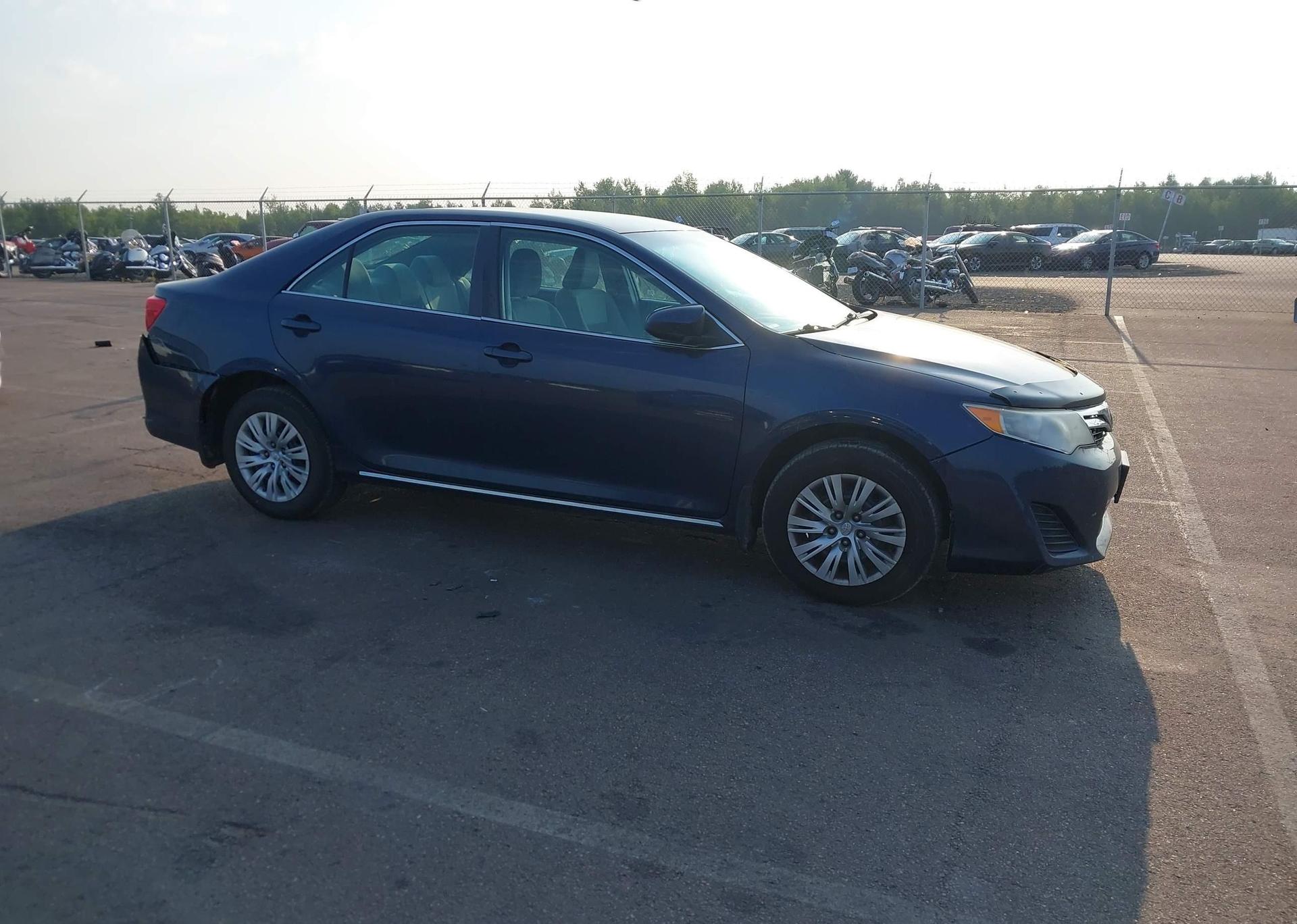 2014 TOYOTA CAMRY LE