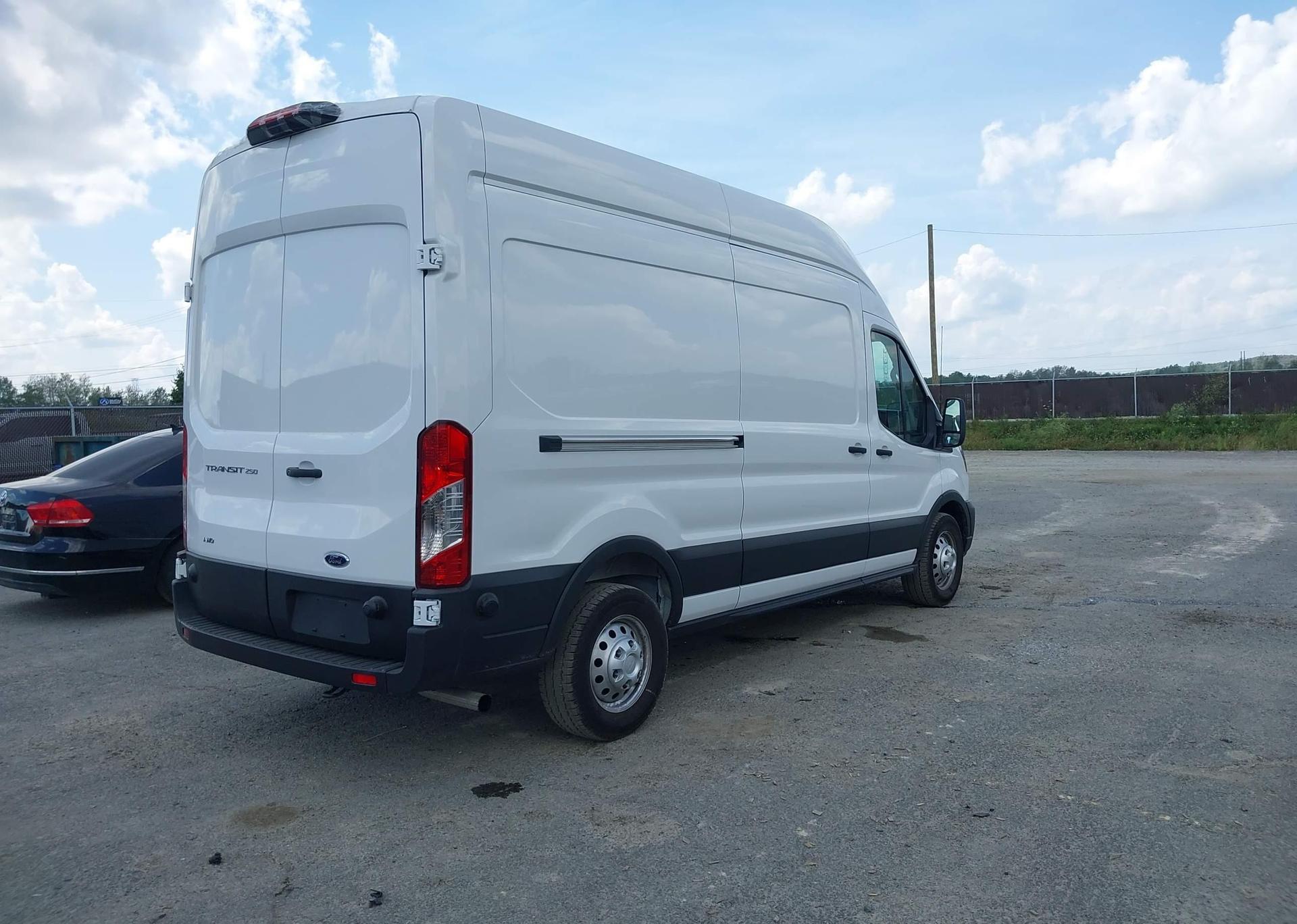 2025 FORD transit t-250