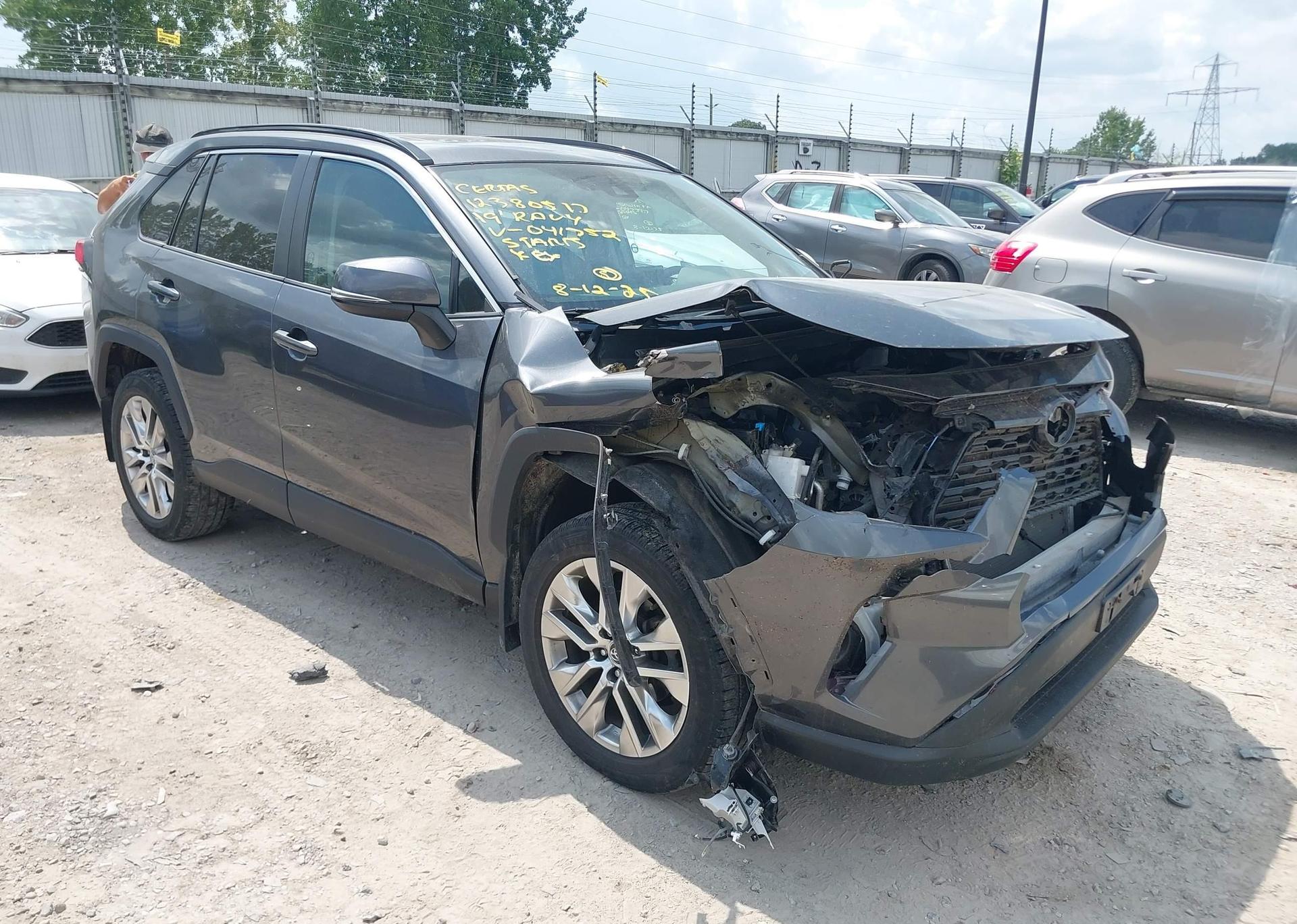 2019 TOYOTA RAV4 XLE