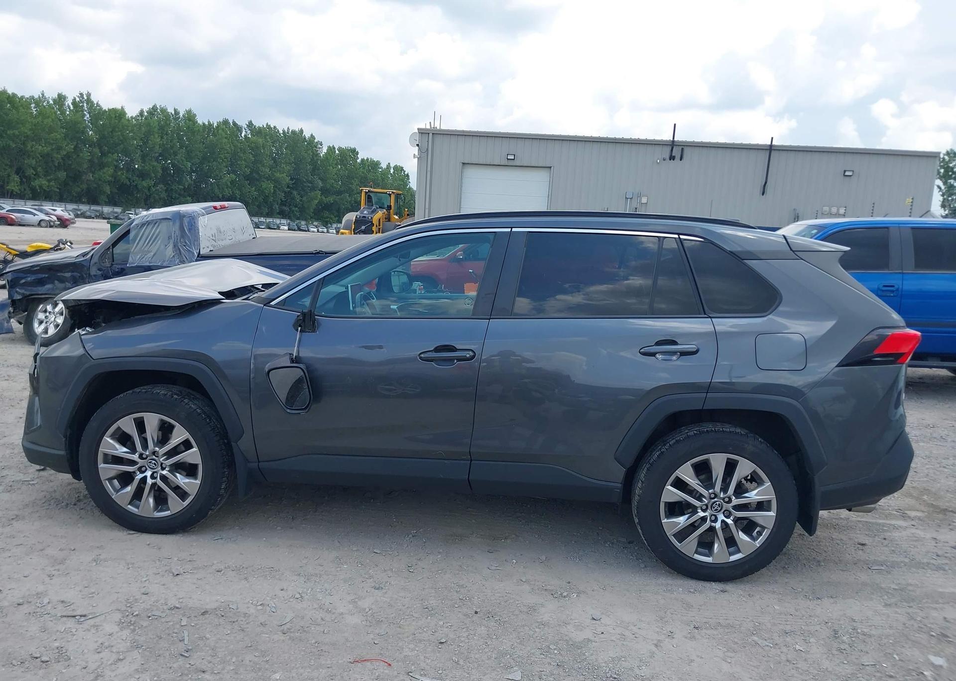 2019 TOYOTA RAV4 XLE