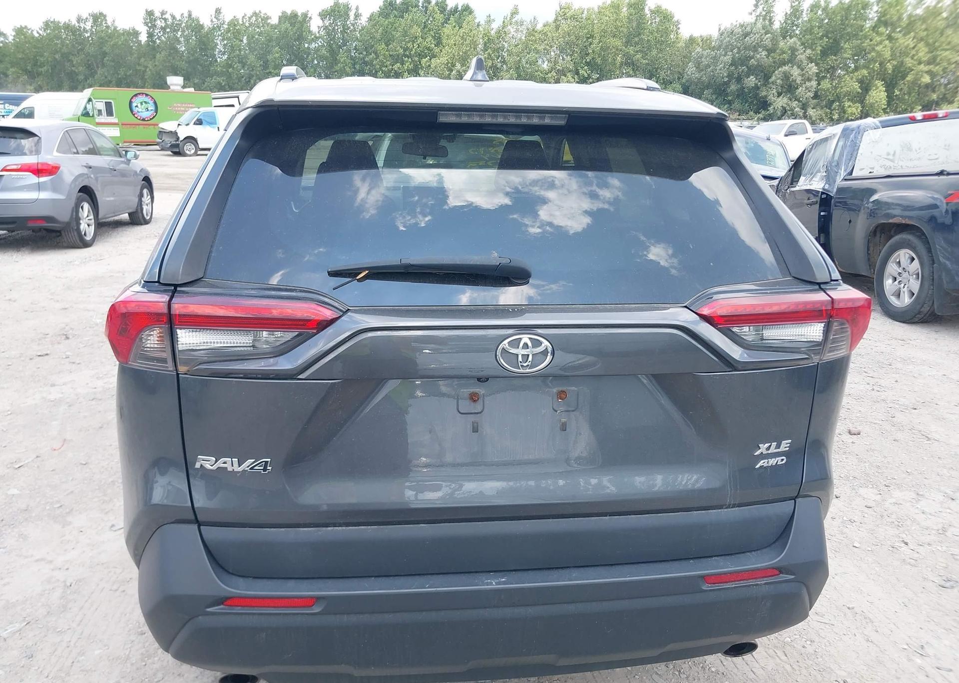 2019 TOYOTA RAV4 XLE