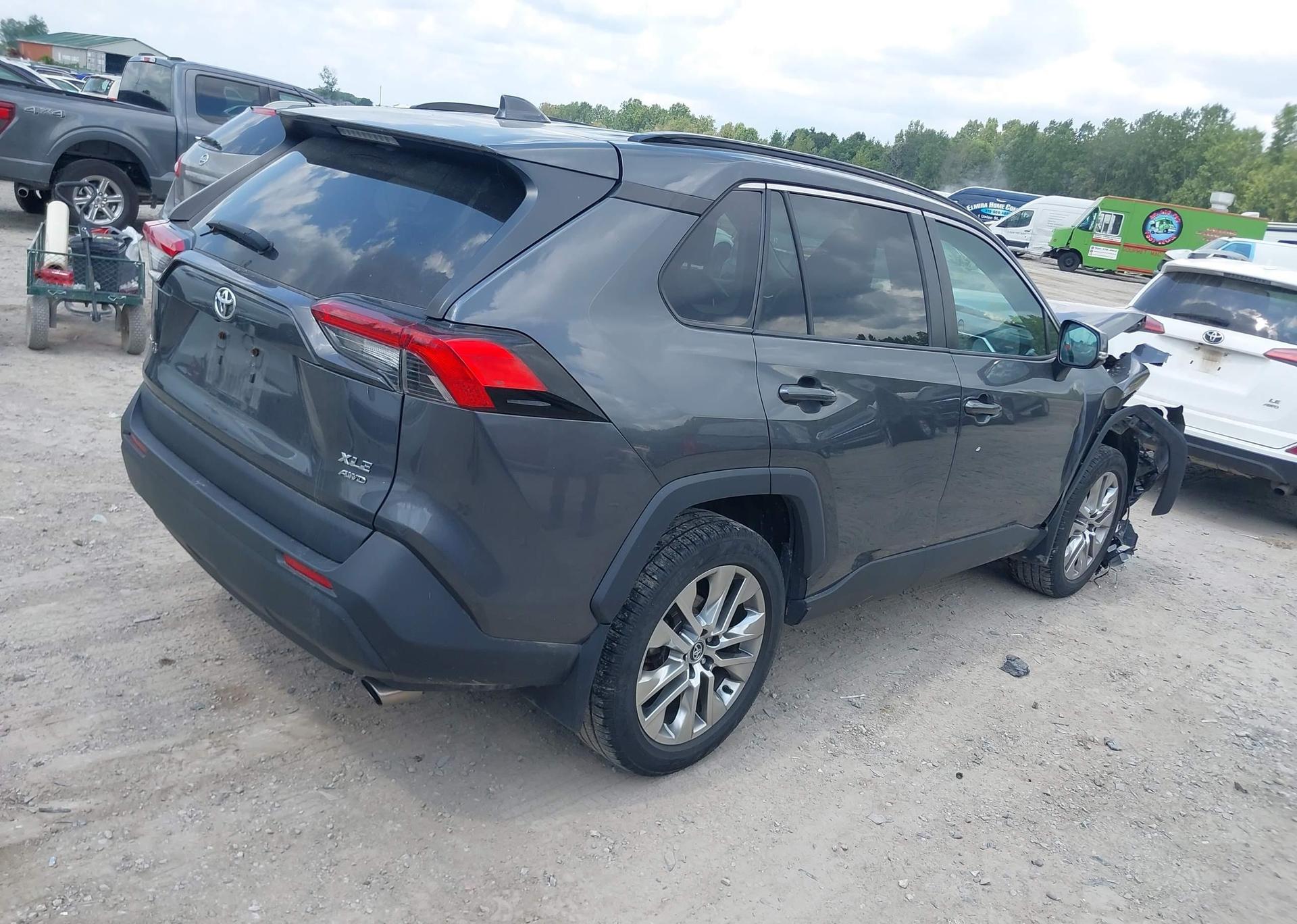 2019 TOYOTA RAV4 XLE
