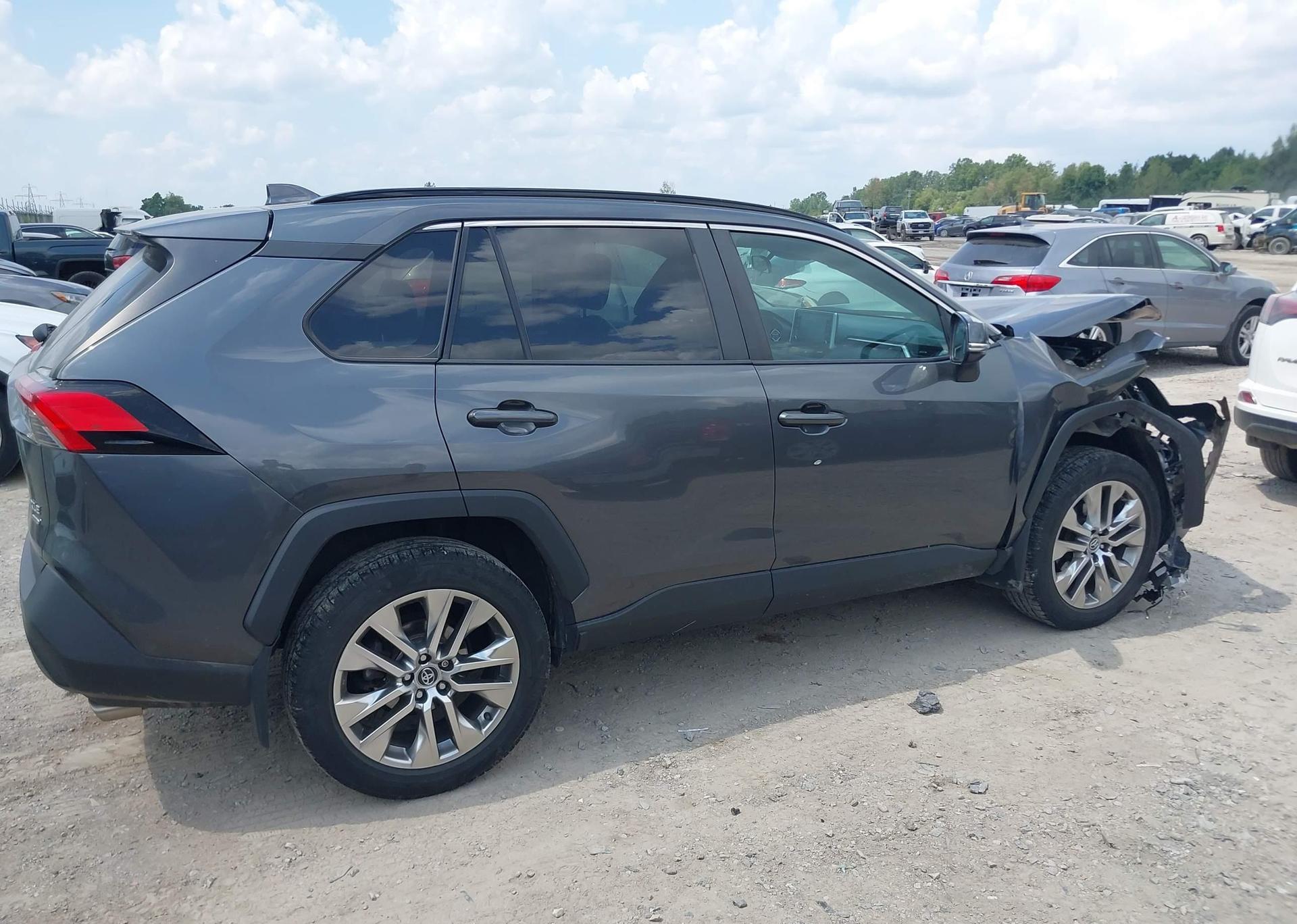 2019 TOYOTA RAV4 XLE