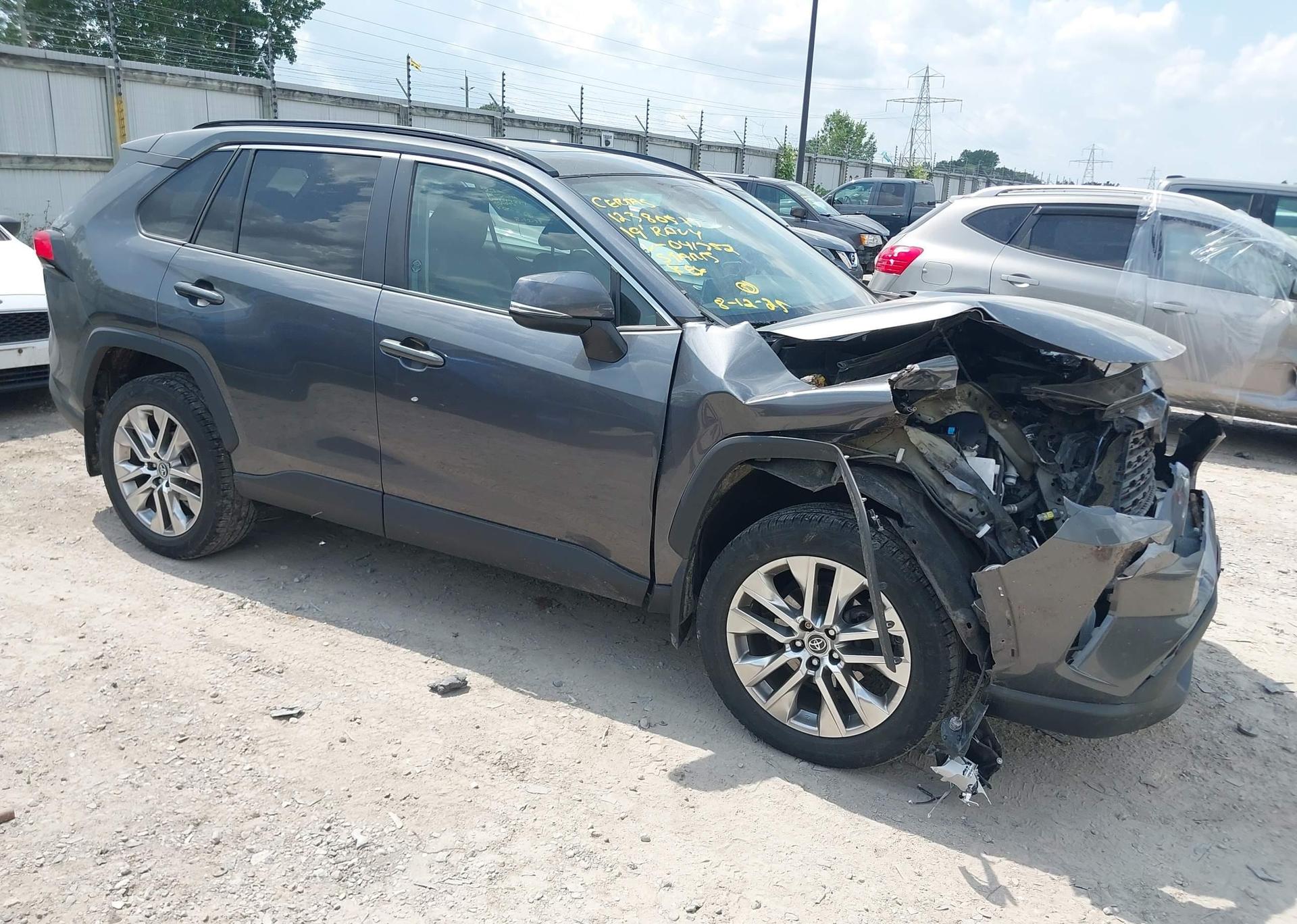 2019 TOYOTA RAV4 XLE