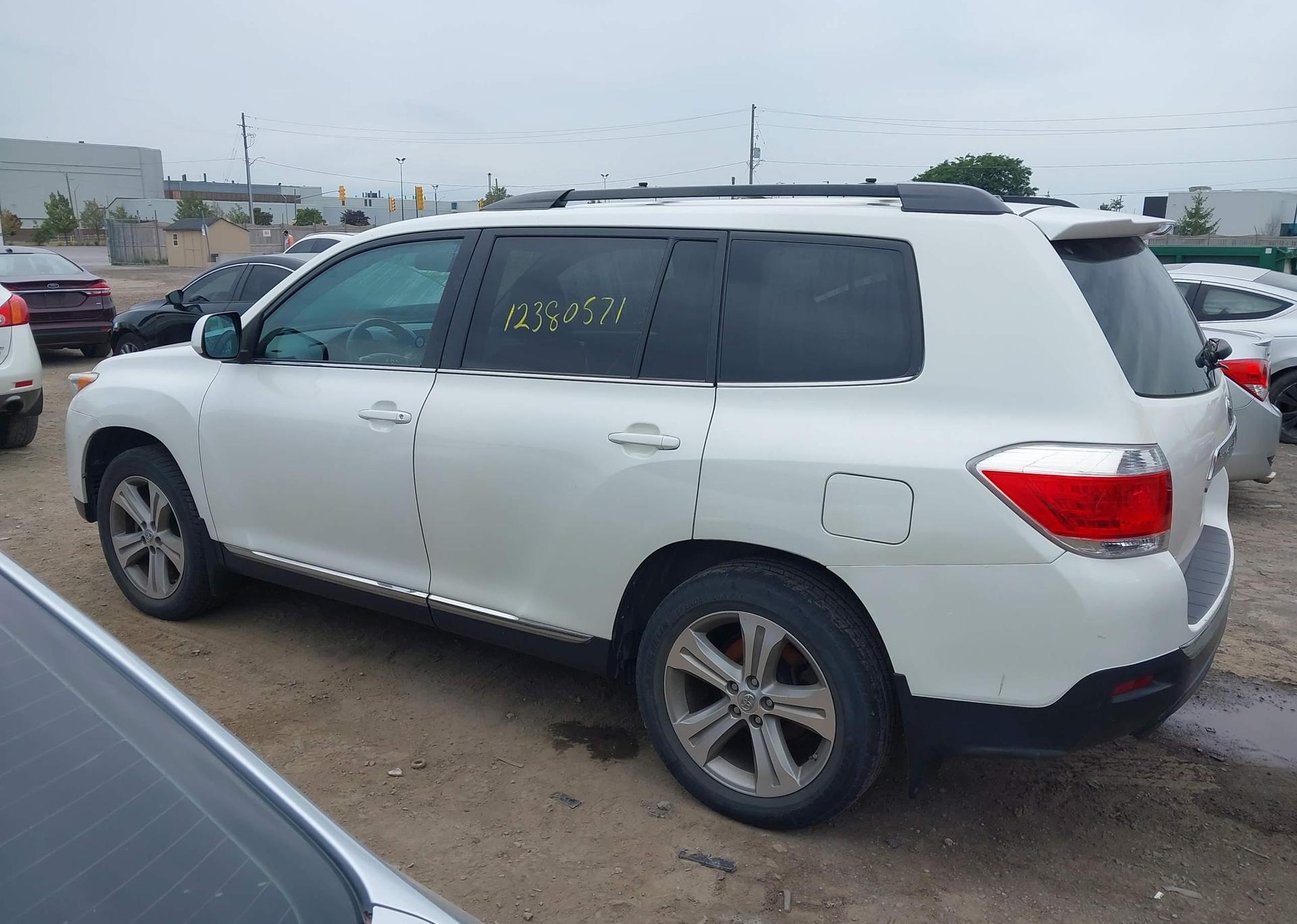 2013 TOYOTA HIGHLANDER PLUS