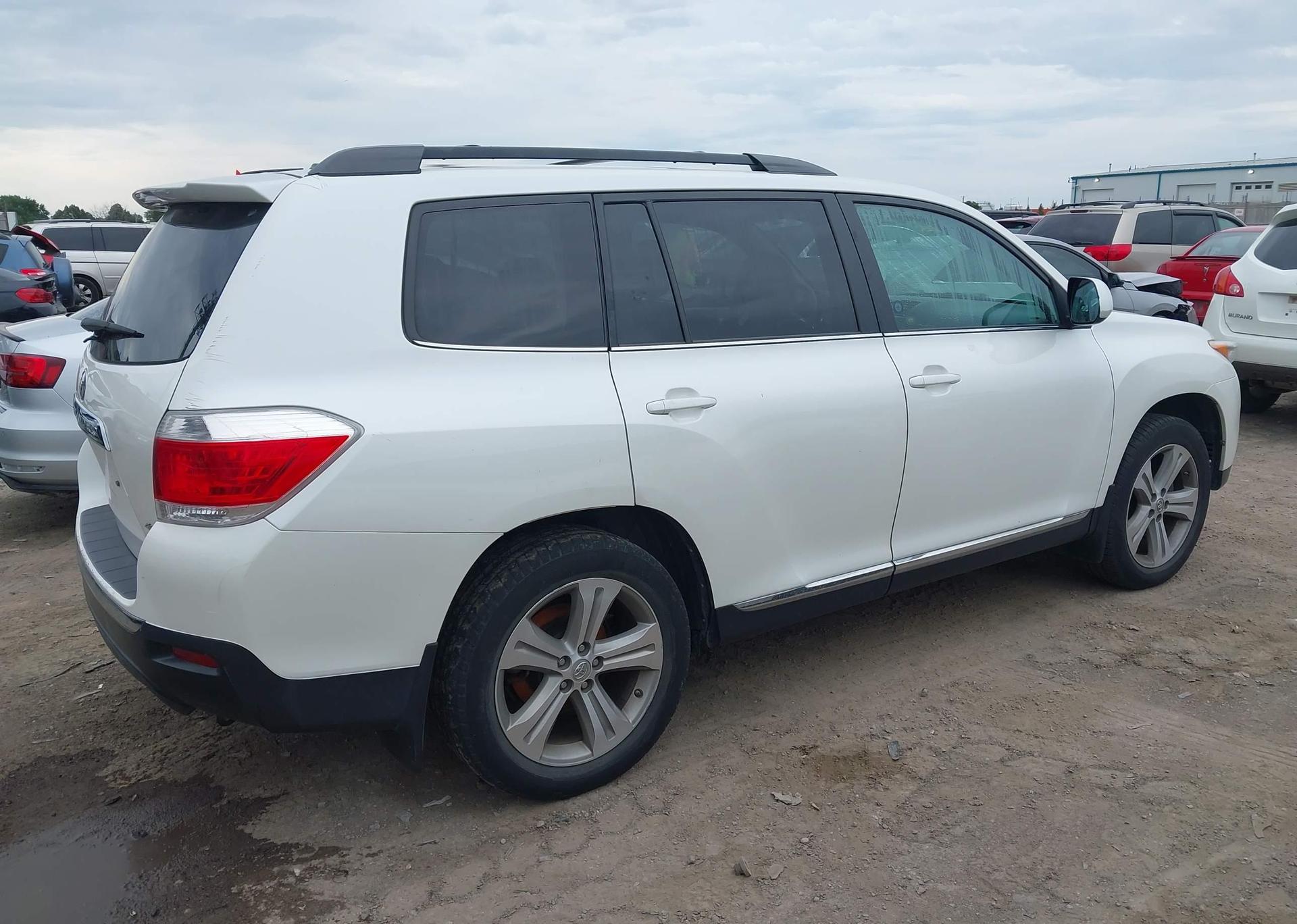 2013 TOYOTA HIGHLANDER PLUS