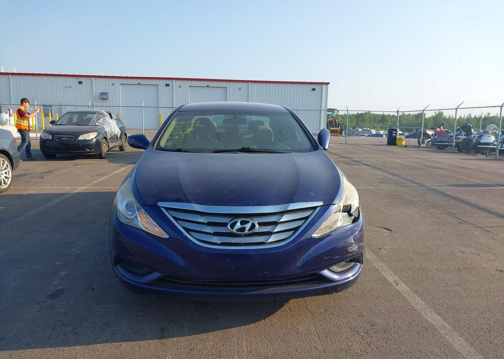 2011 HYUNDAI SONATA GL