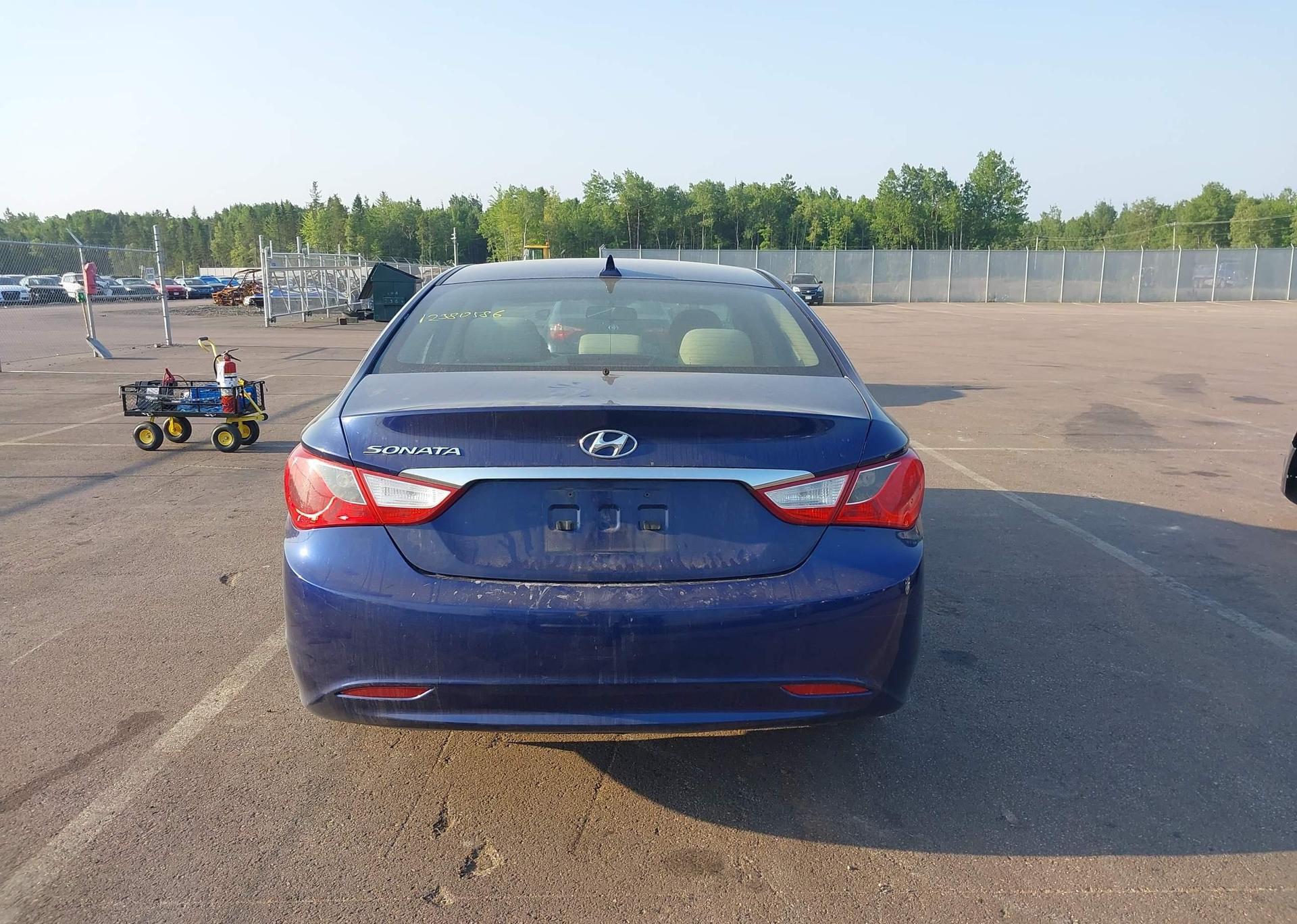 2011 HYUNDAI SONATA GL