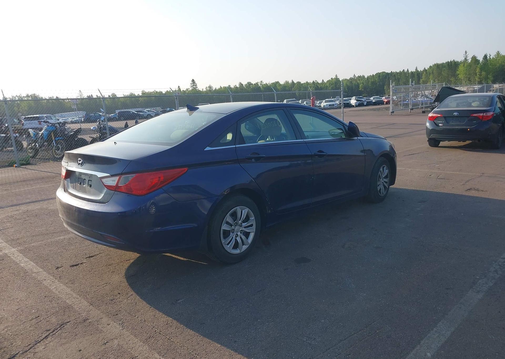 2011 HYUNDAI SONATA GL