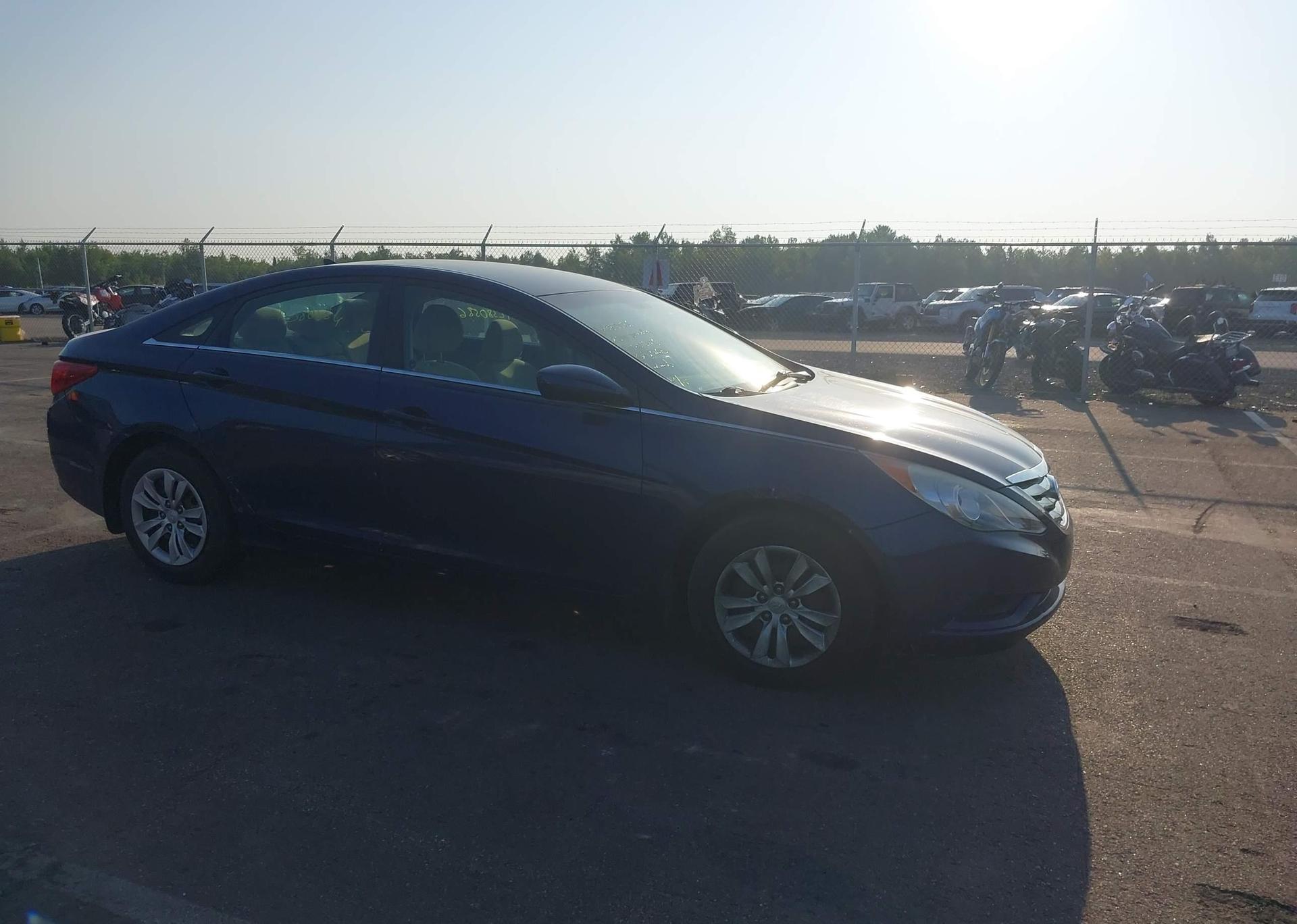 2011 HYUNDAI SONATA GL