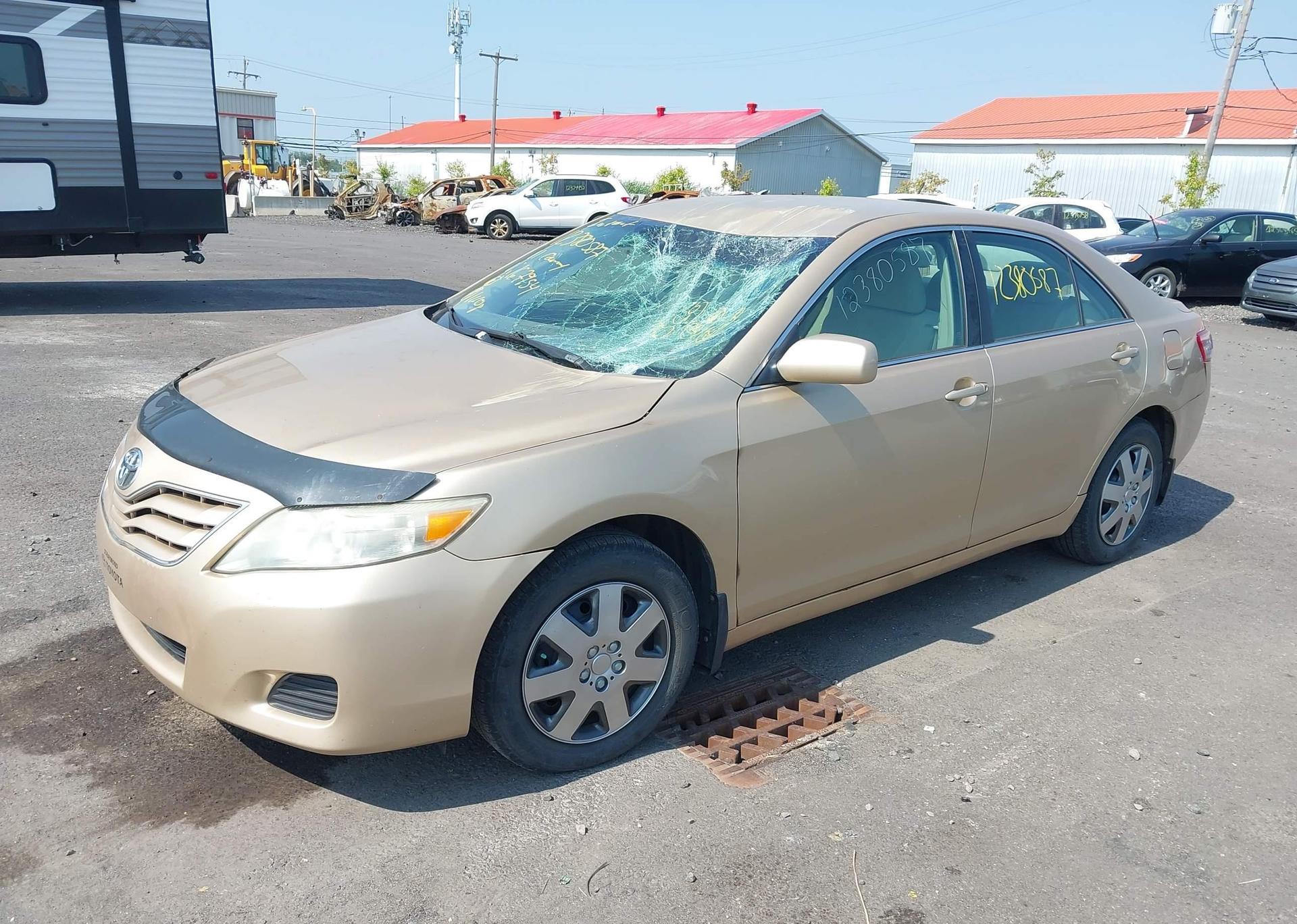 2011 TOYOTA CAMRY SE