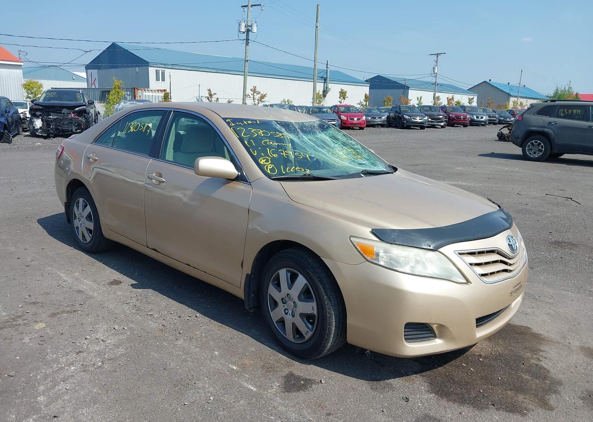 2011 TOYOTA CAMRY SE