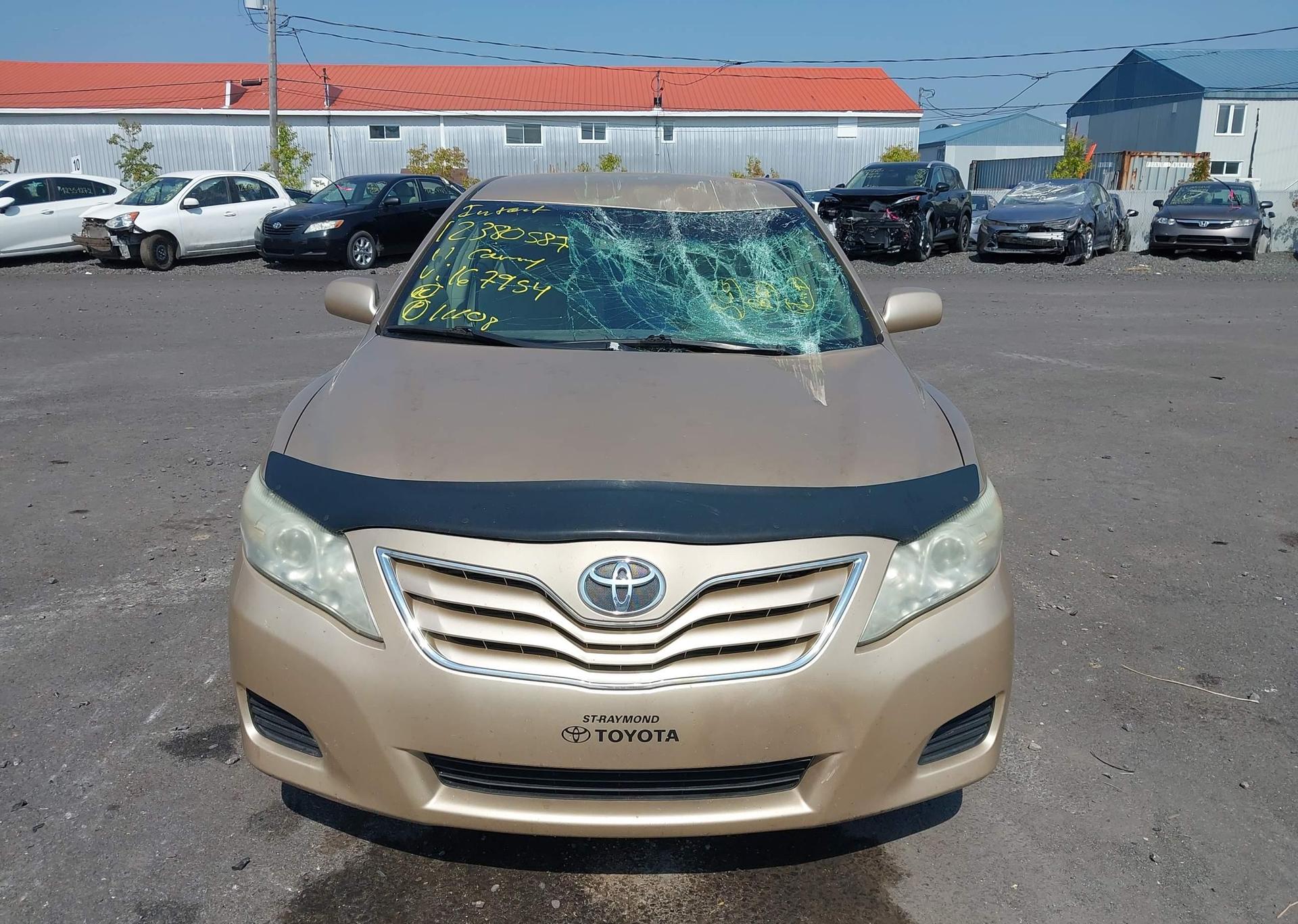 2011 TOYOTA CAMRY SE