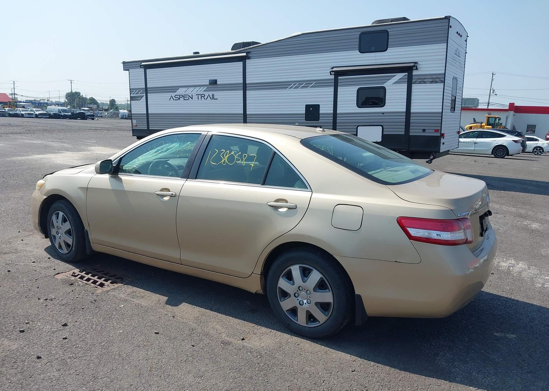 2011 TOYOTA CAMRY SE