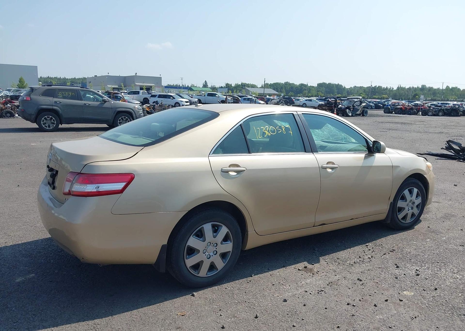 2011 TOYOTA CAMRY SE