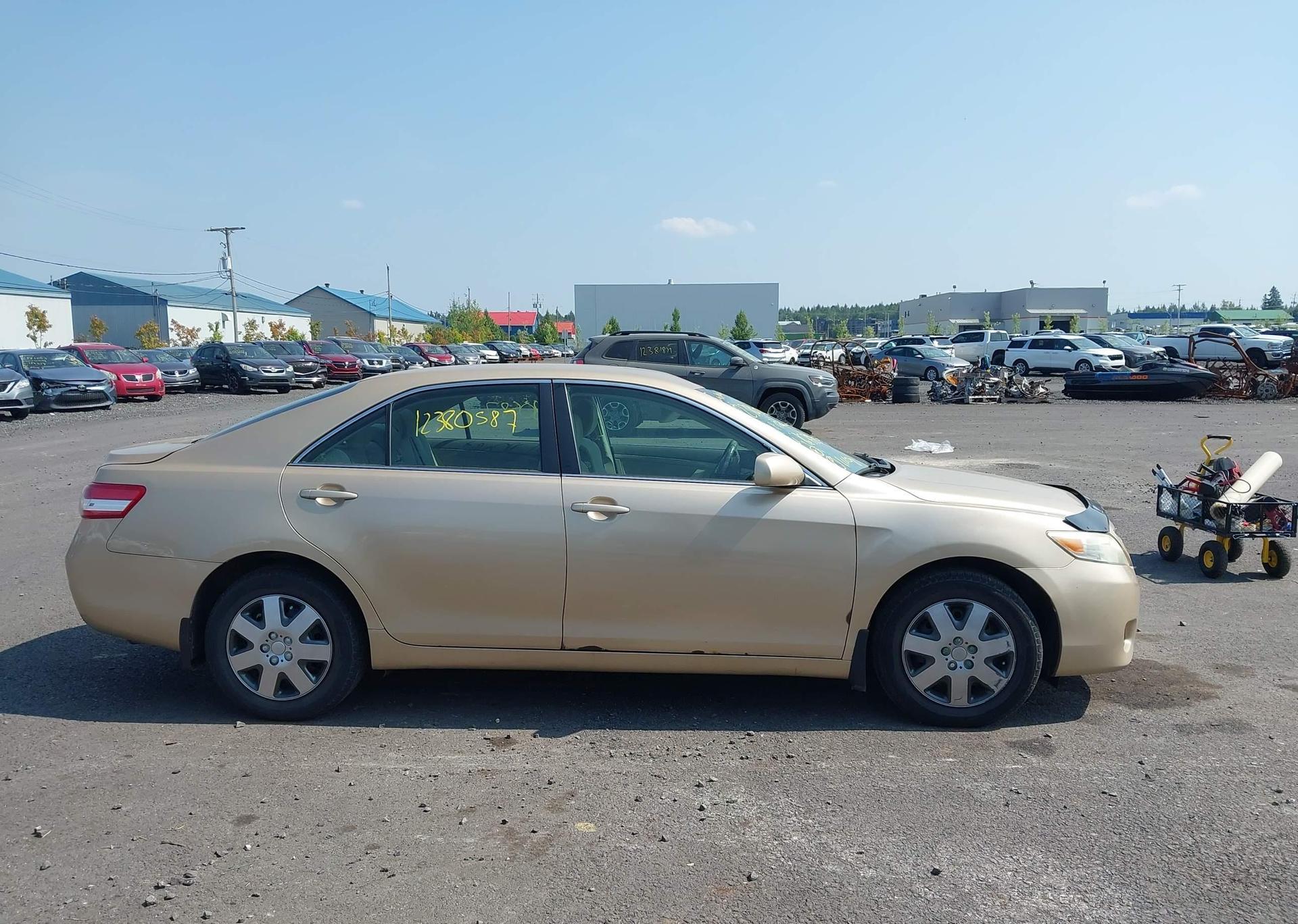 2011 TOYOTA CAMRY SE