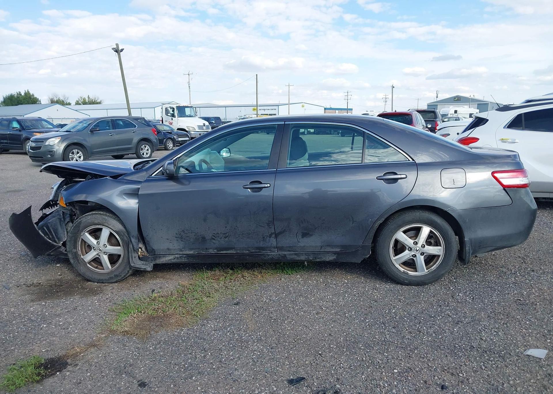 2011 TOYOTA CAMRY LE
