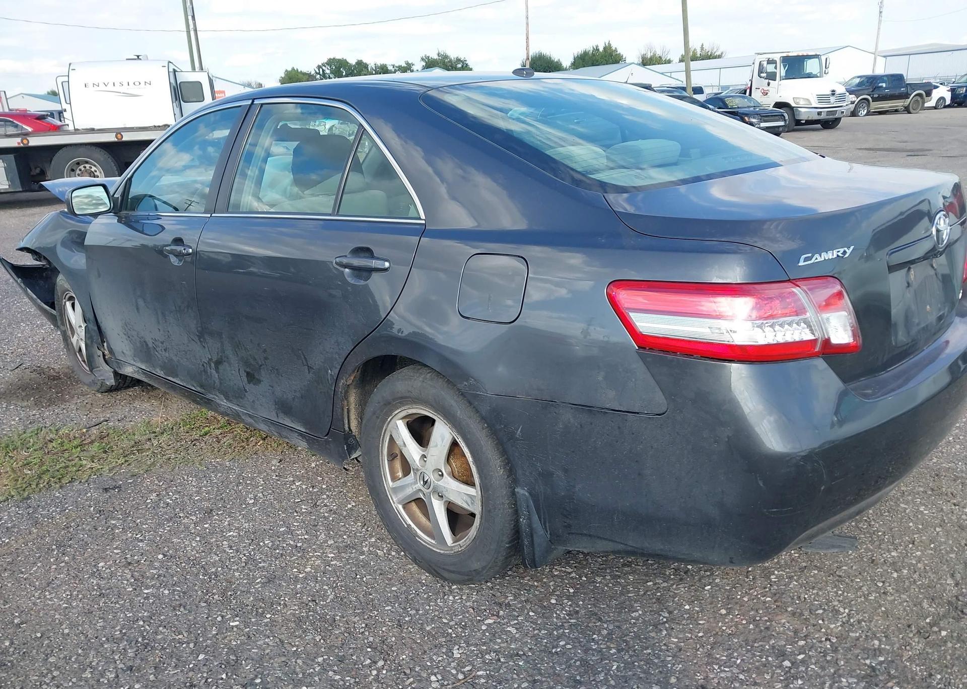 2011 TOYOTA CAMRY LE