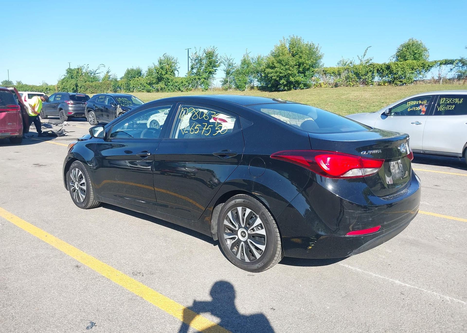 2016 HYUNDAI ELANTRA SE