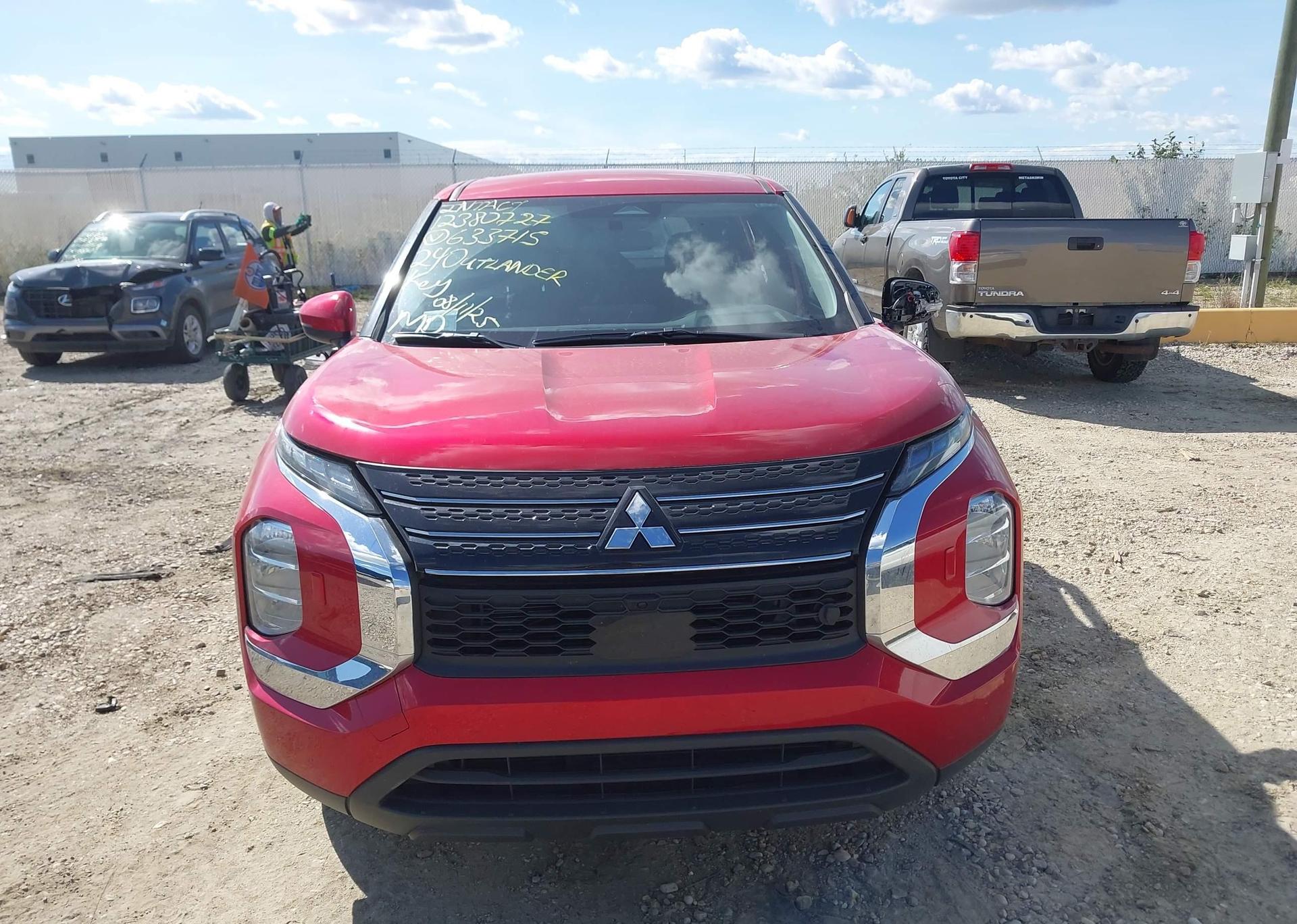 2024 MITSUBISHI OUTLANDER ES