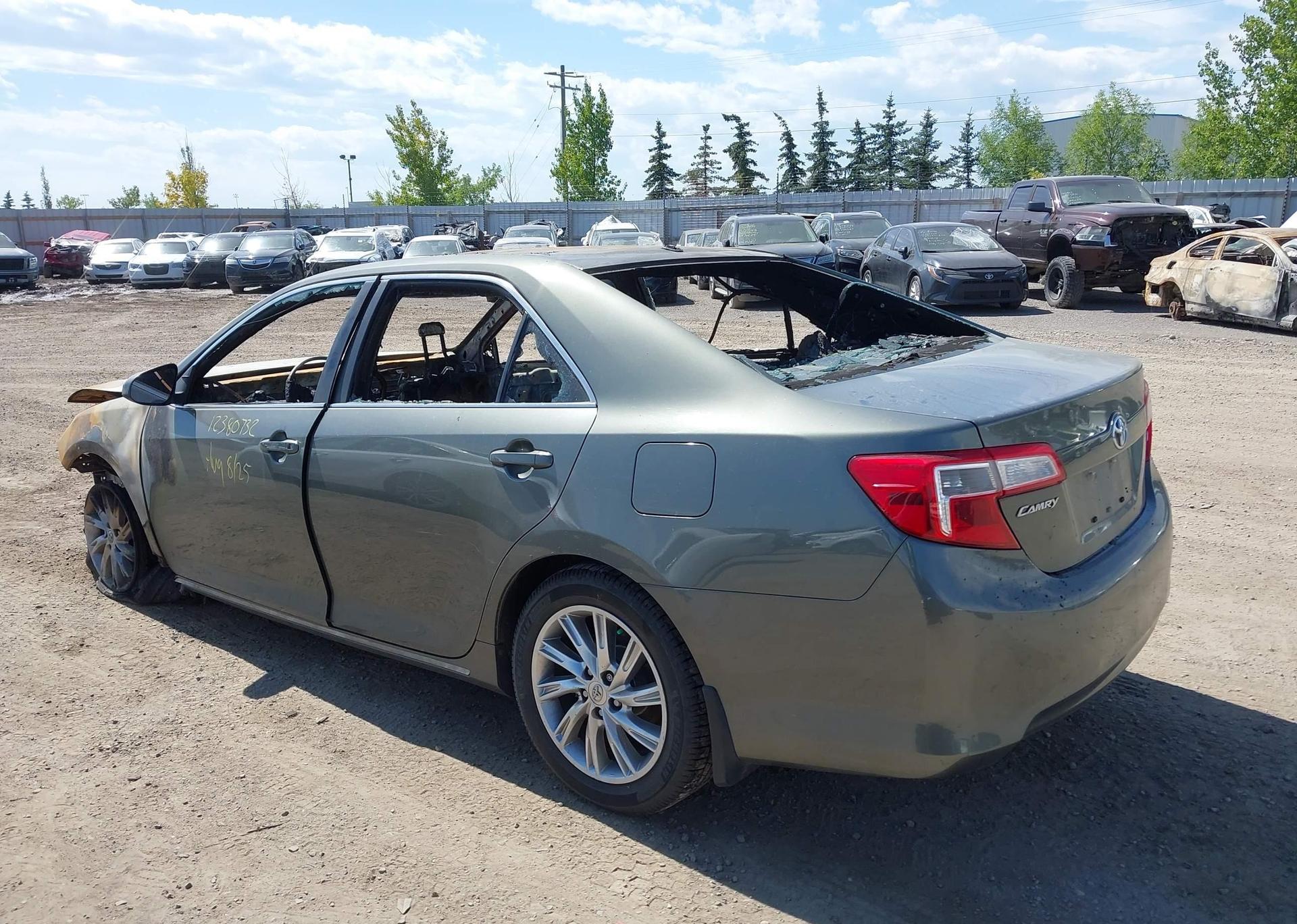 2012 TOYOTA CAMRY SE
