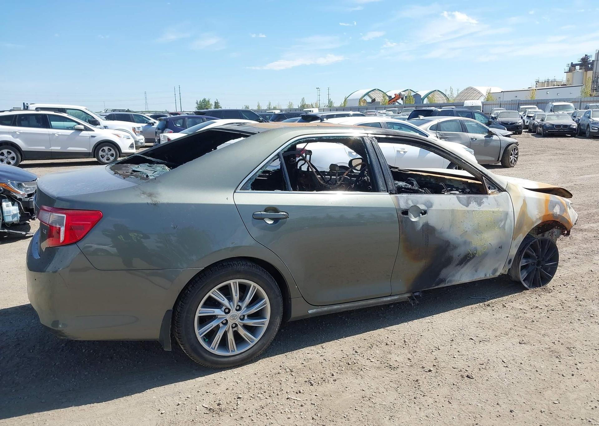 2012 TOYOTA CAMRY SE