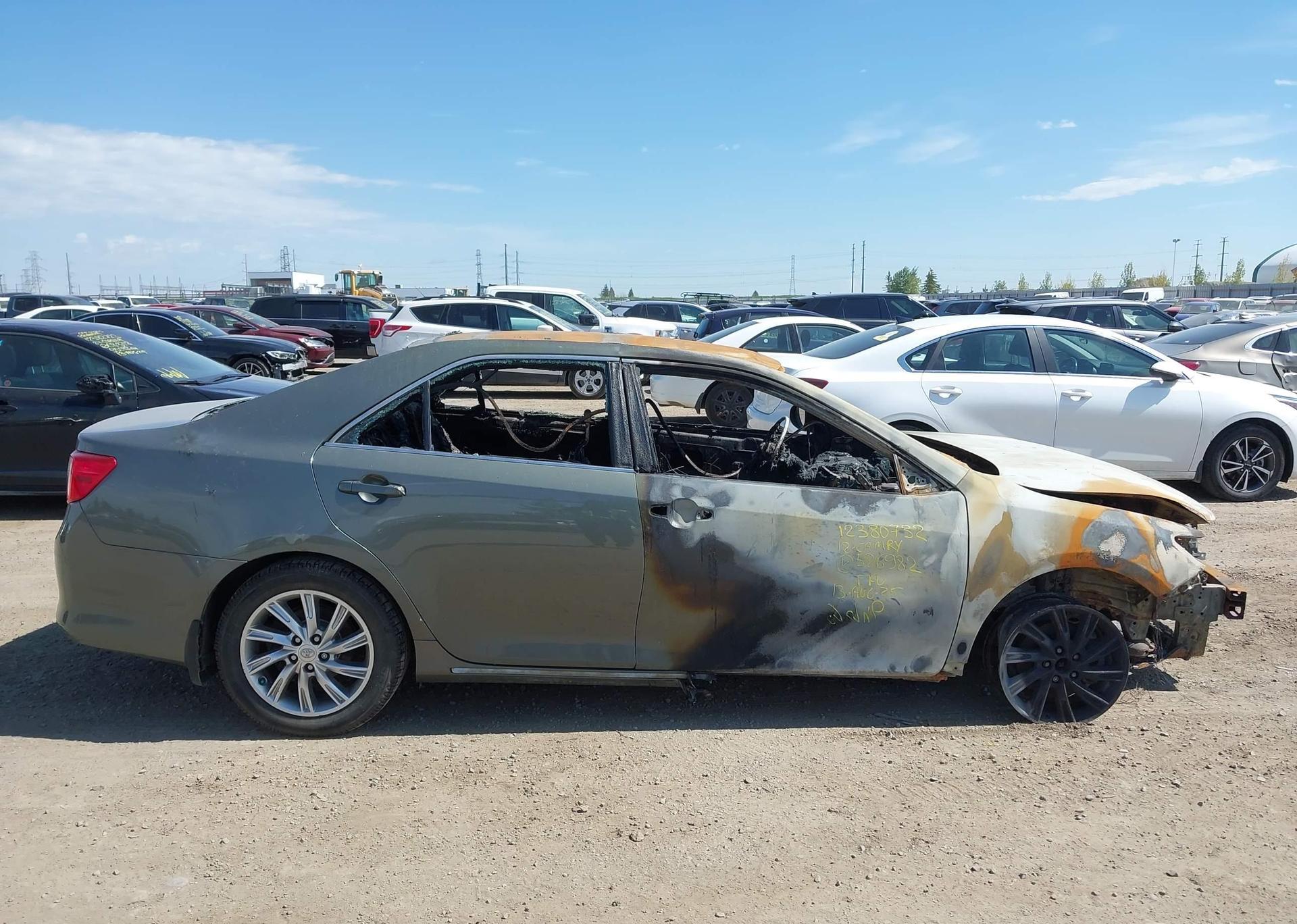 2012 TOYOTA CAMRY SE